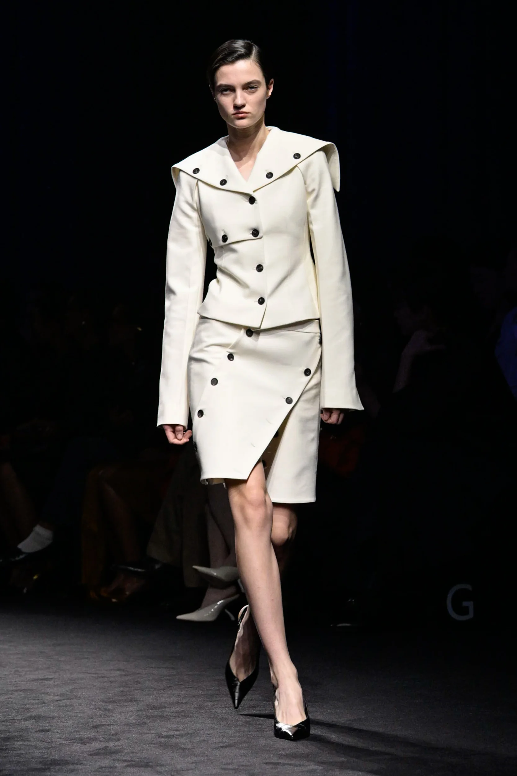 2026-27年秋冬コレクション_FERRAGAMO(フェラガモ)_モデル_21