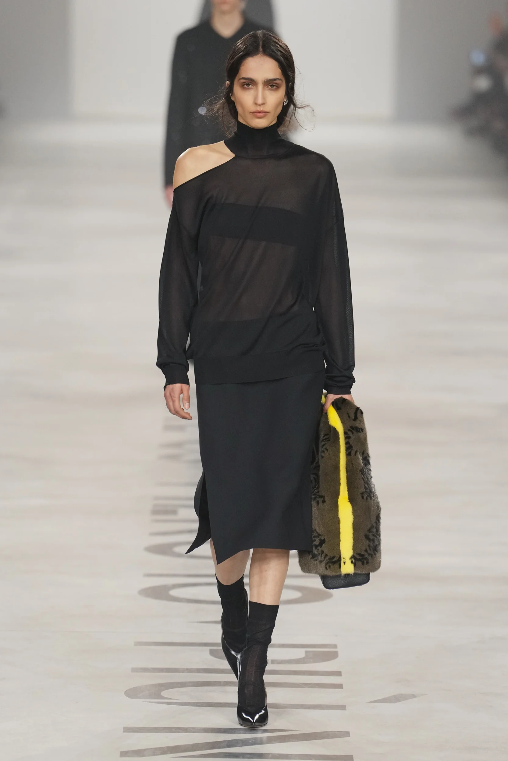 2026-27年秋冬コレクション_FENDI(フェンディ)_モデル_14