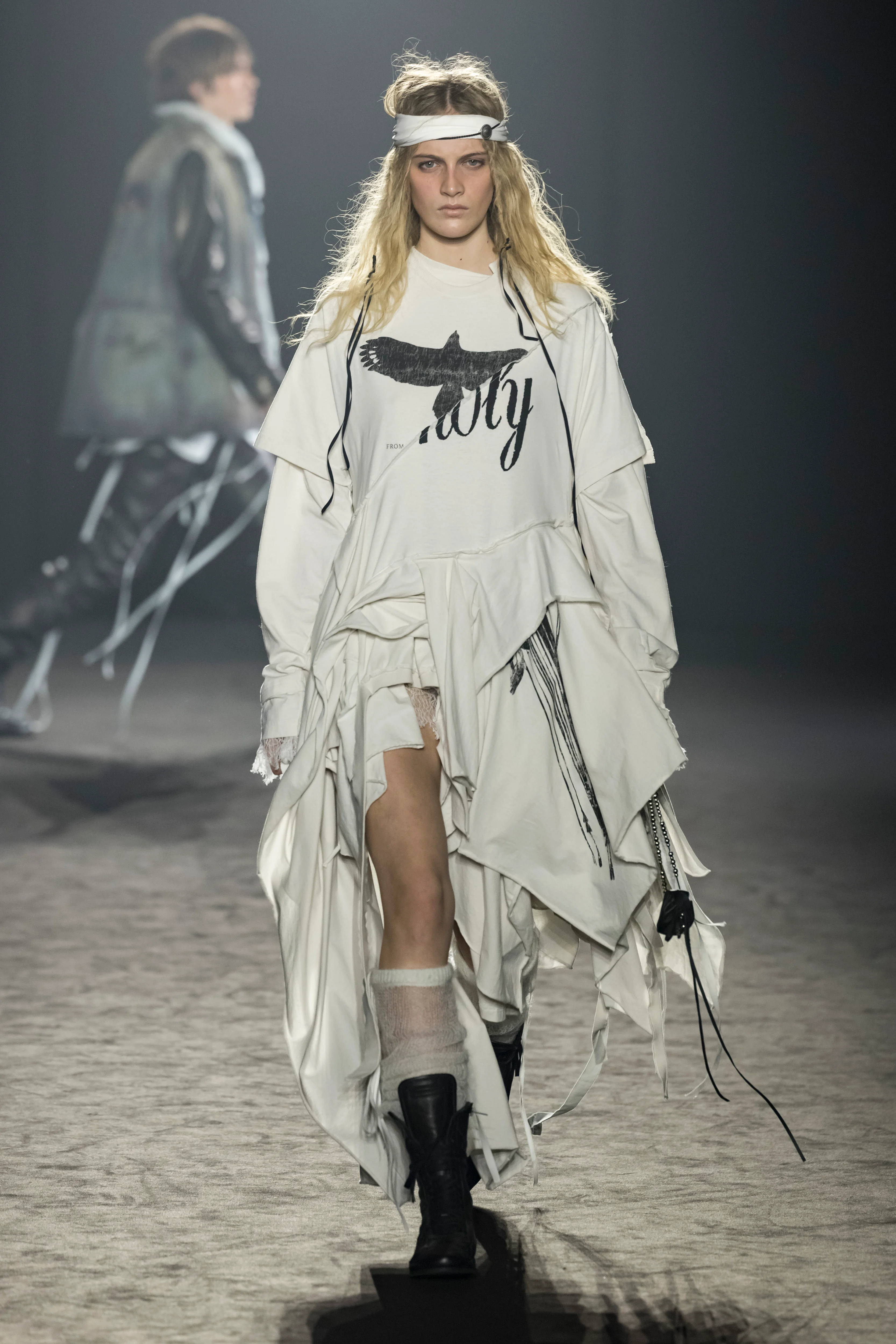 2025年秋冬コレクション_ANN DEMEULEMEESTER(アン ドゥムルメステール)_モデル_24