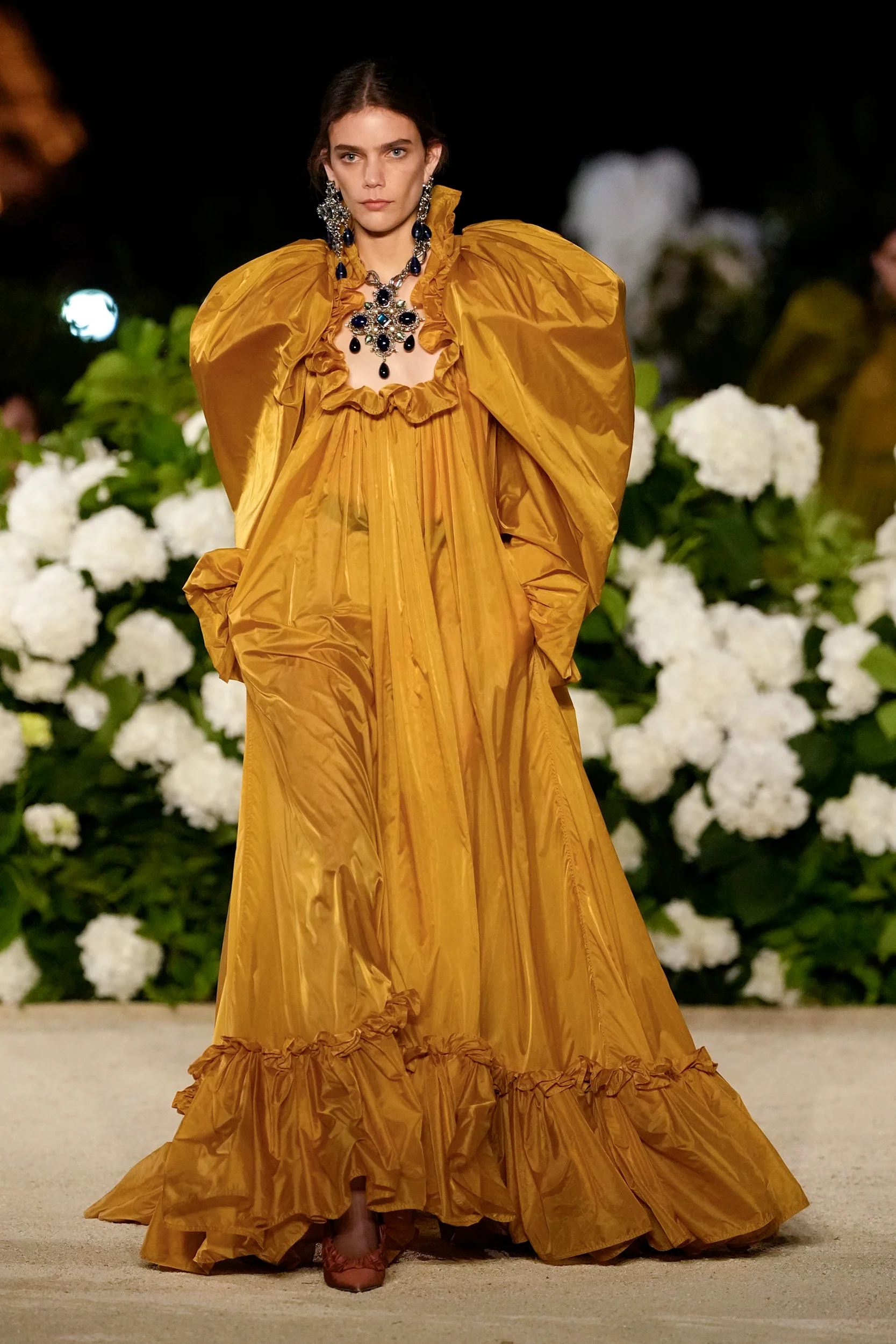 2026年春夏コレクション_SAINT LAURENT(サンローラン)_モデル_37