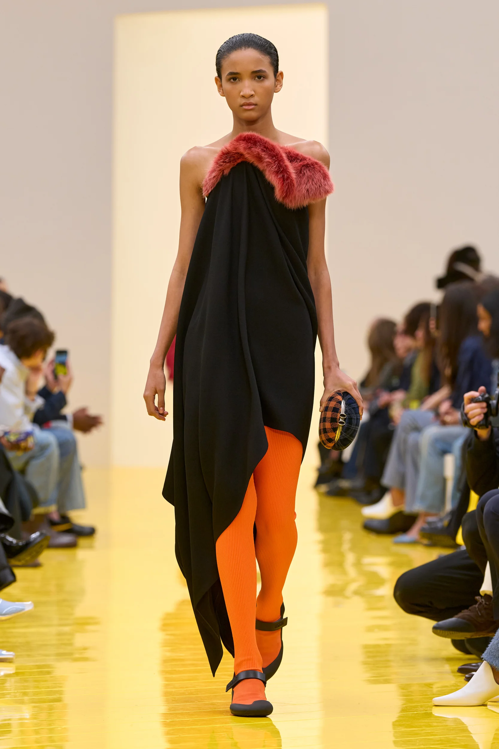 2026-27年秋冬コレクション_LOEWE(ロエベ)_モデル_30