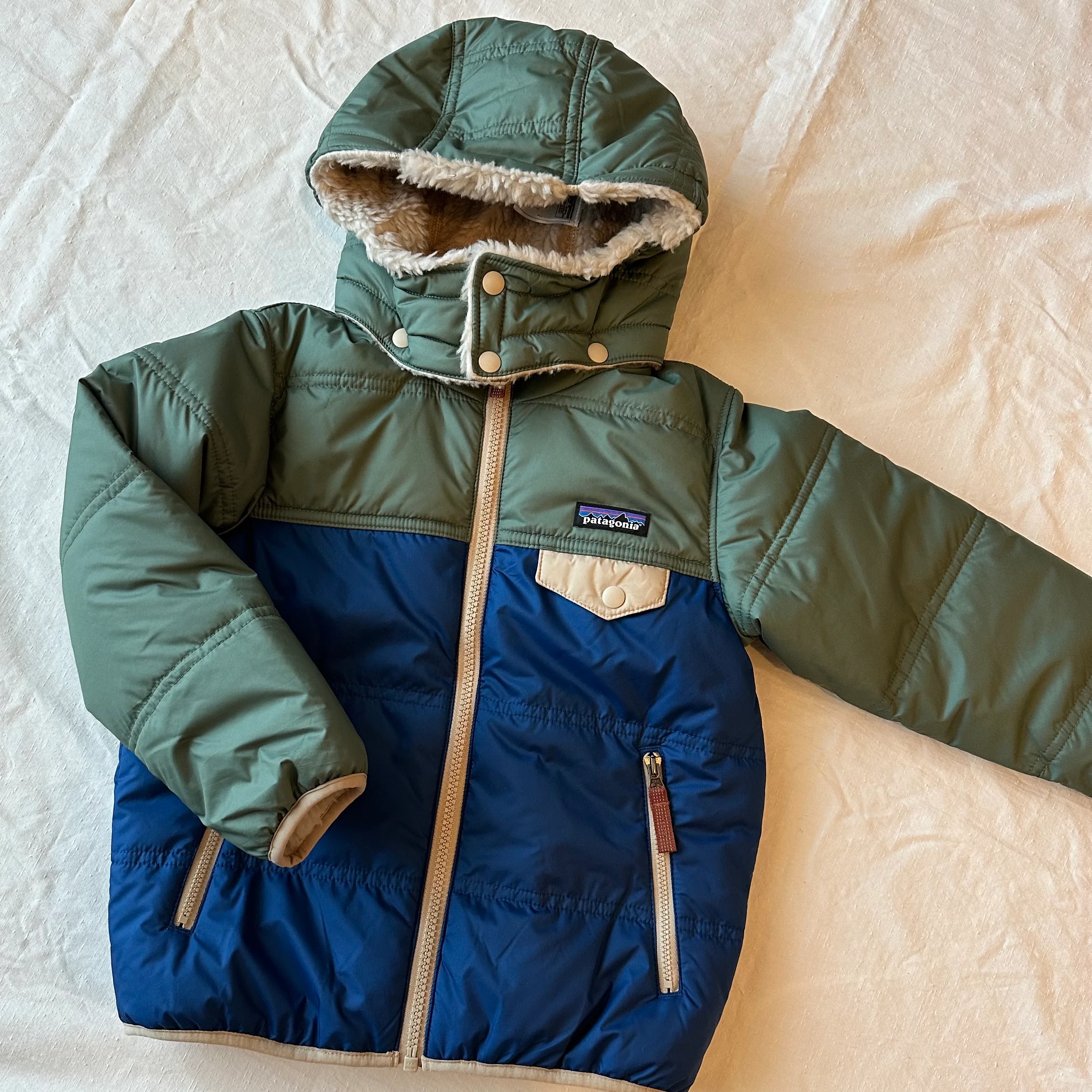 パタゴニア】のリバーシブルジャケットは子どもの防寒の最適解！ #深夜 
