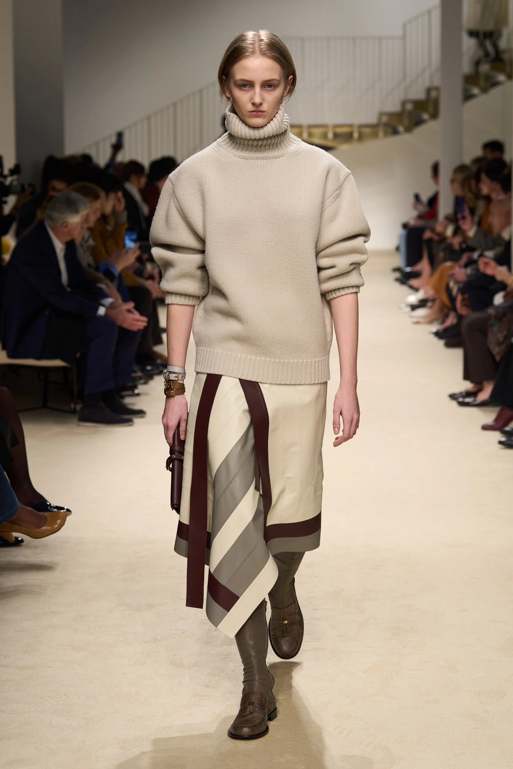 2026-27年秋冬コレクション_TOD'S(トッズ)_モデル_9