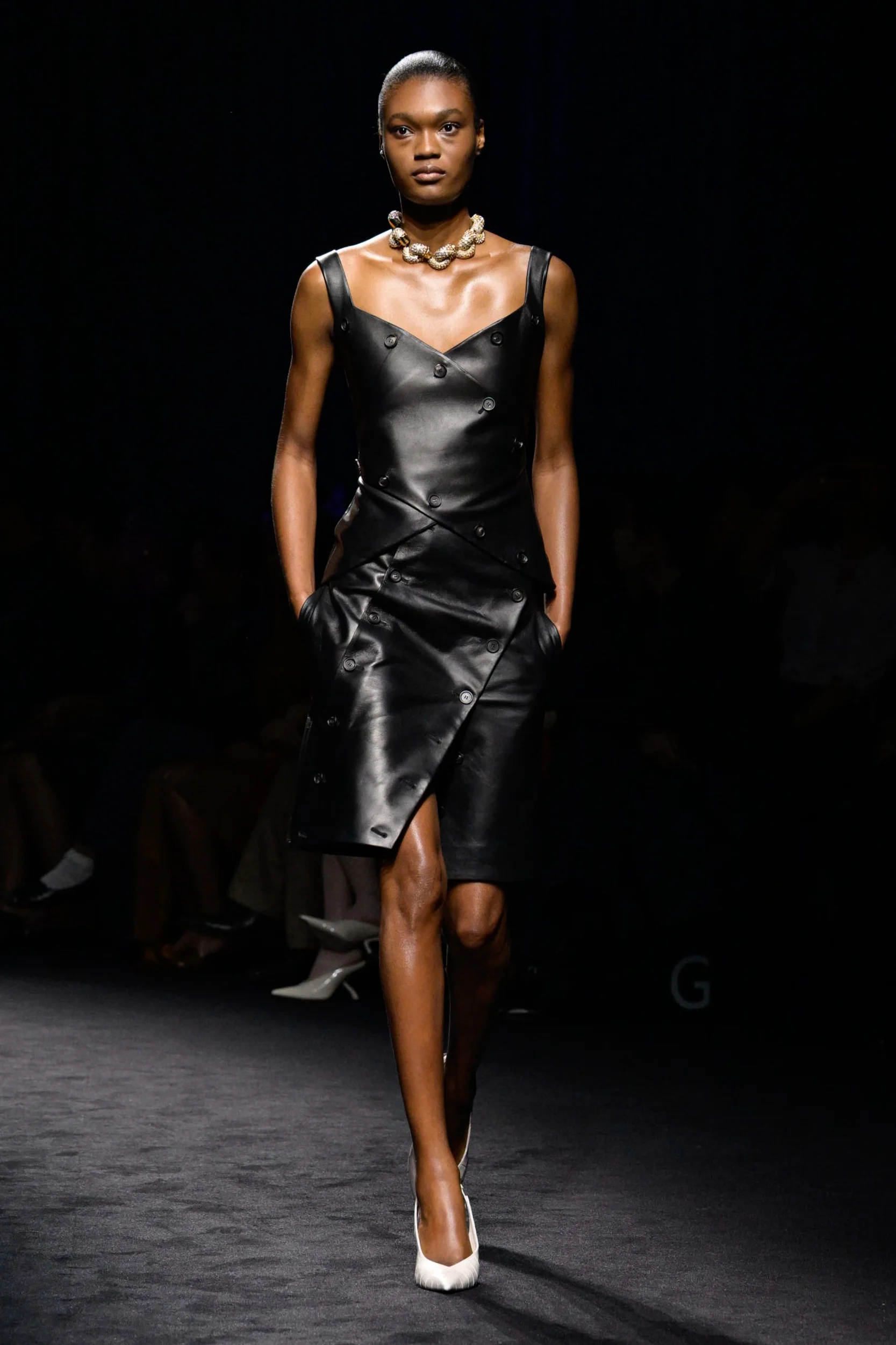 2026-27年秋冬コレクション_FERRAGAMO(フェラガモ)_モデル_25