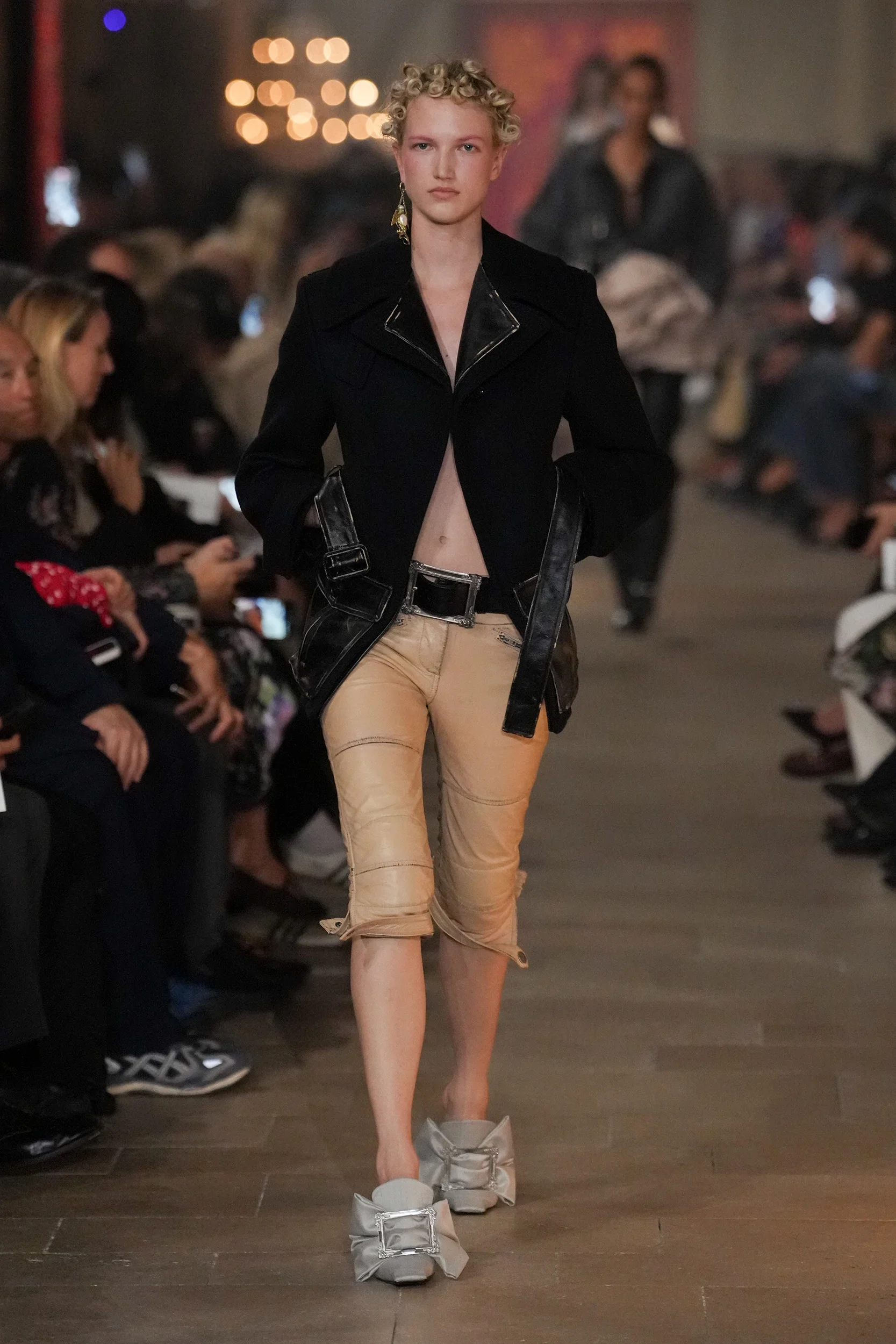2027年春夏コレクション_ACNE STUDIOS(アクネ ストゥディオズ)_モデル_2