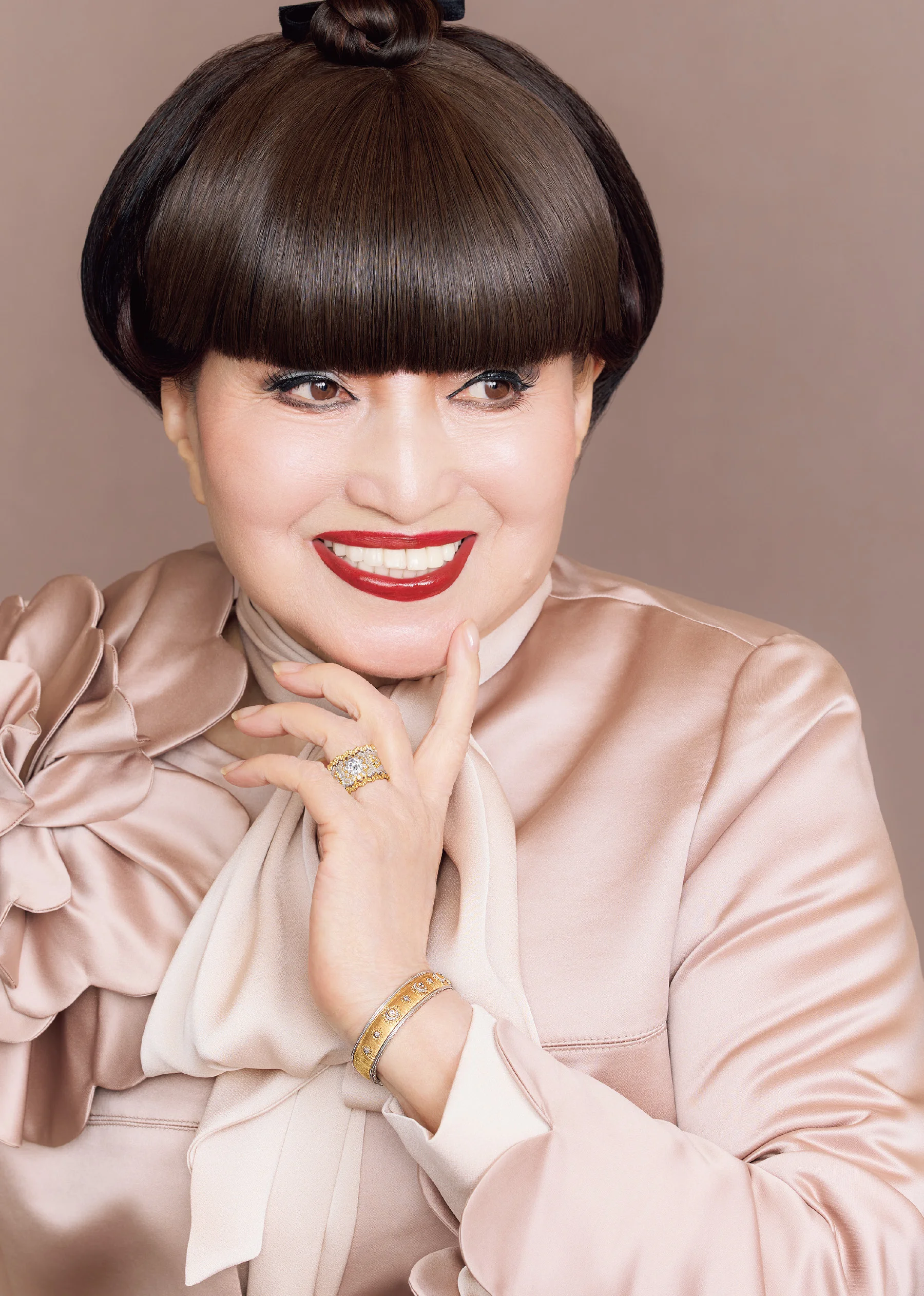 ブーツ「ジョアンフォーワード チェルシー」〈H6.5cm〉￥26,400／コロンビアスポーツウェアジャパン（ソレル）　コート￥31900／ジャック・オブ・オール・トレーズ プレスルーム（ケラウズランブラ）03-3401-5001　デニムシャツ￥35,420・デニムスカート￥33,440／ティースクエア プレスルーム（テラ）03-5770-7068　タートルネックトップス￥29,700／ミラベラ（カナコ サカイ）0570-008-010　ソックス／スタイリスト私物