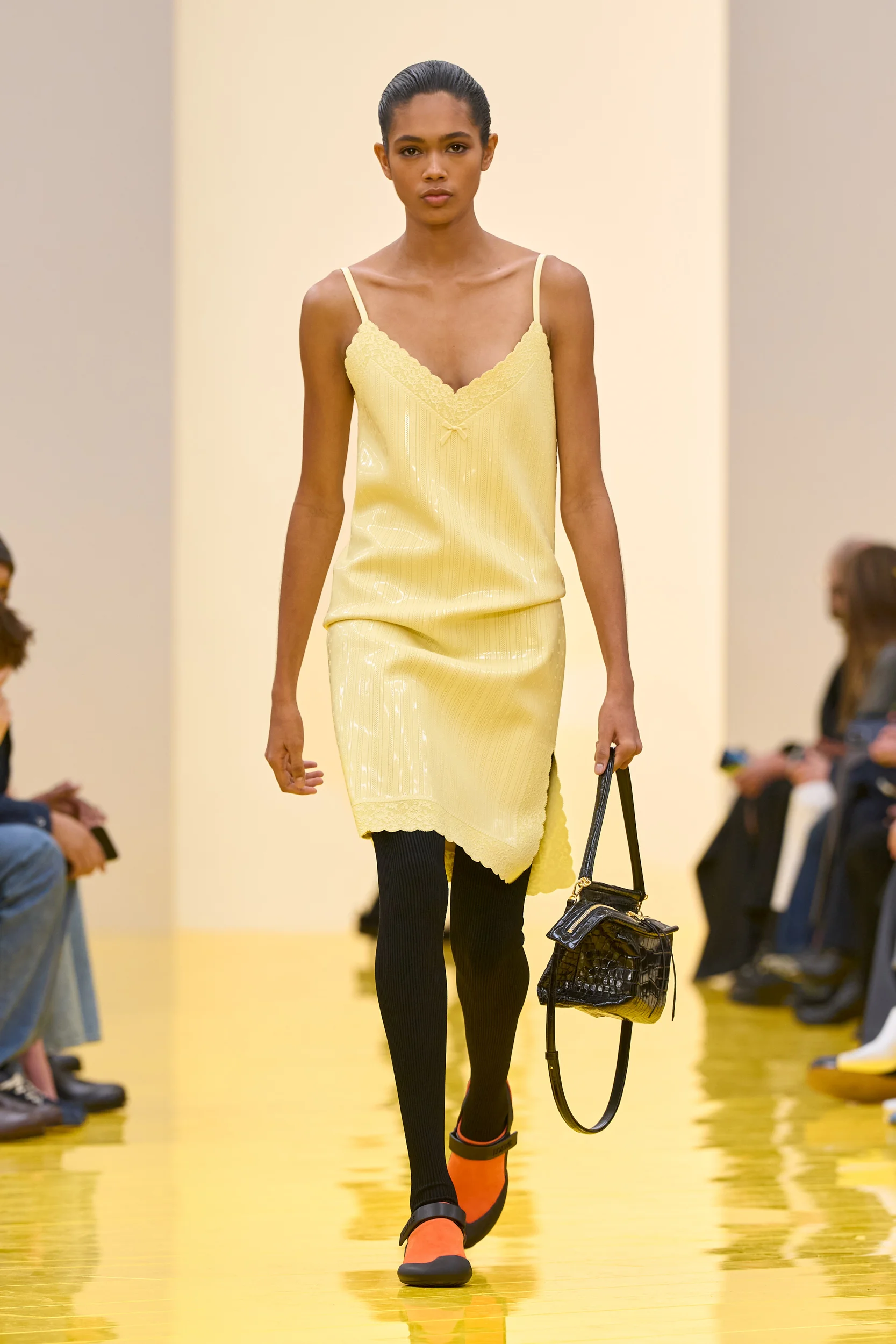 2026-27年秋冬コレクション_LOEWE(ロエベ)_モデル_1