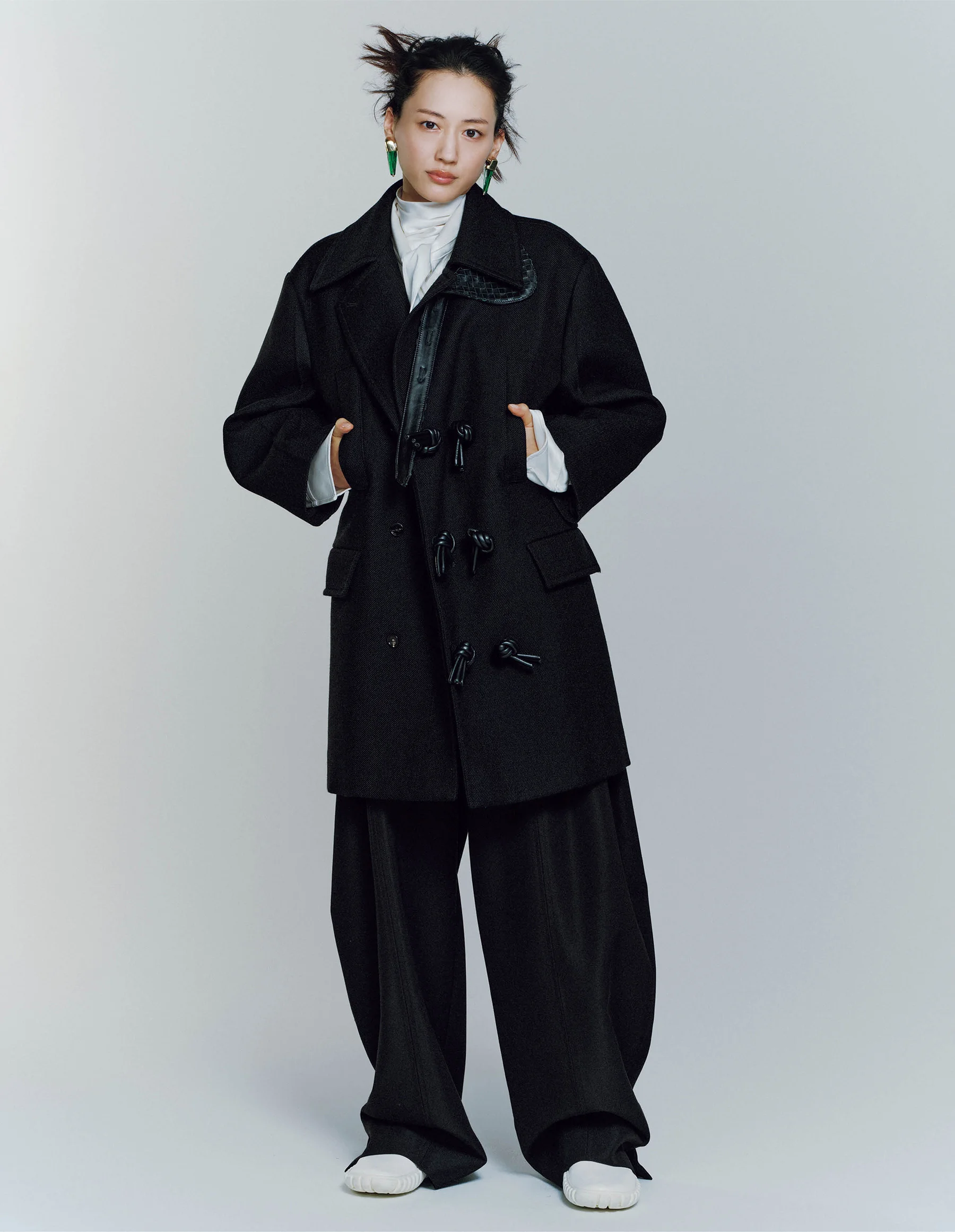 綾瀬はるかと日常を照らすモード　Obsessed with BOTTEGA VENETAの画像3