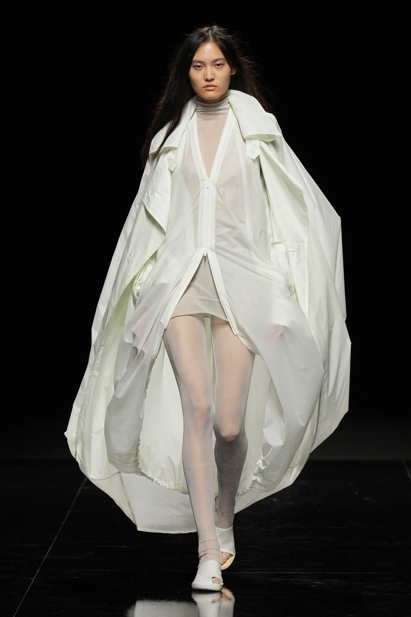 2027年春夏コレクション_ISSEY MIYAKE(イッセイミヤケ)_モデル_54