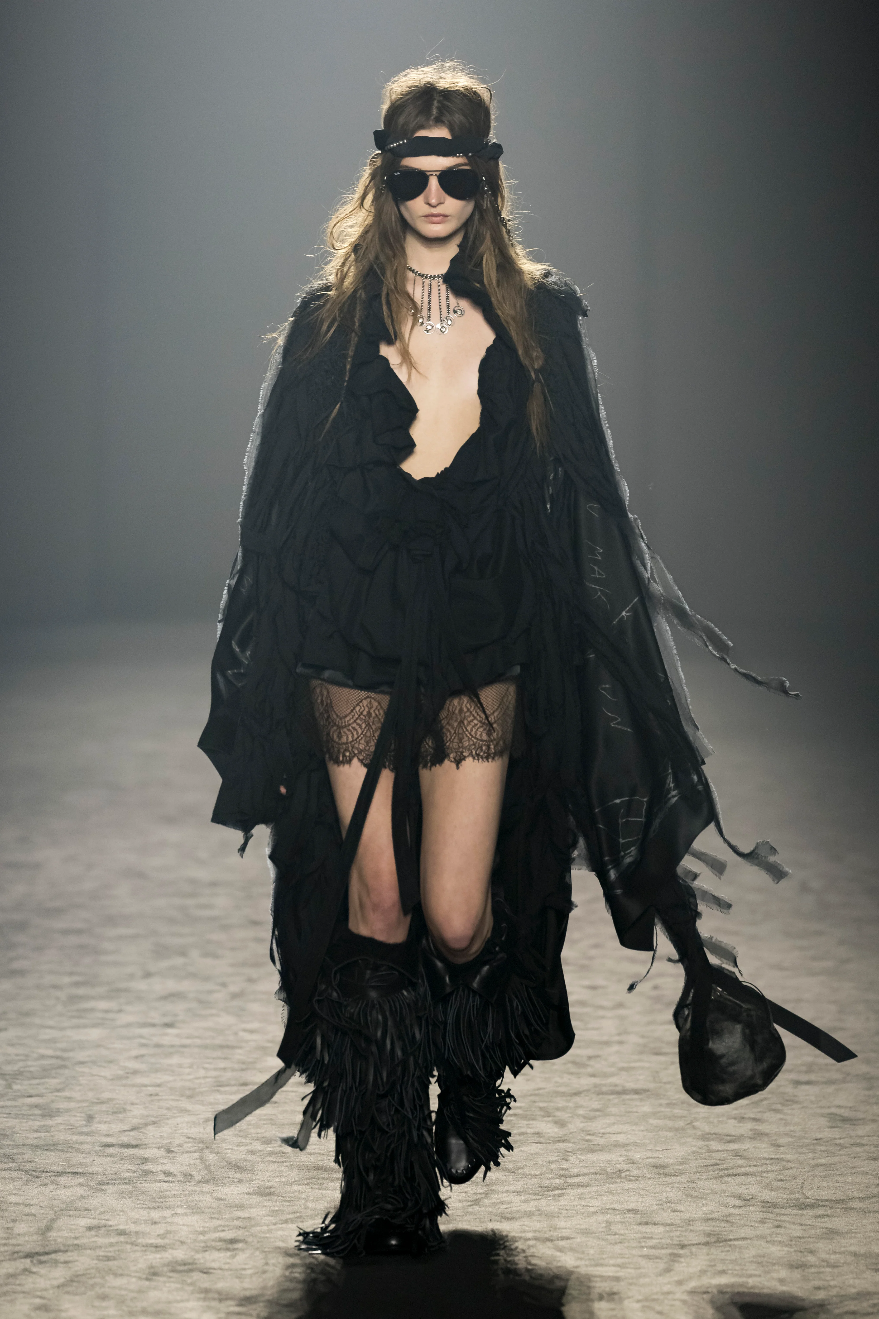 2025年秋冬コレクション_ANN DEMEULEMEESTER(アン ドゥムルメステール)_モデル_1