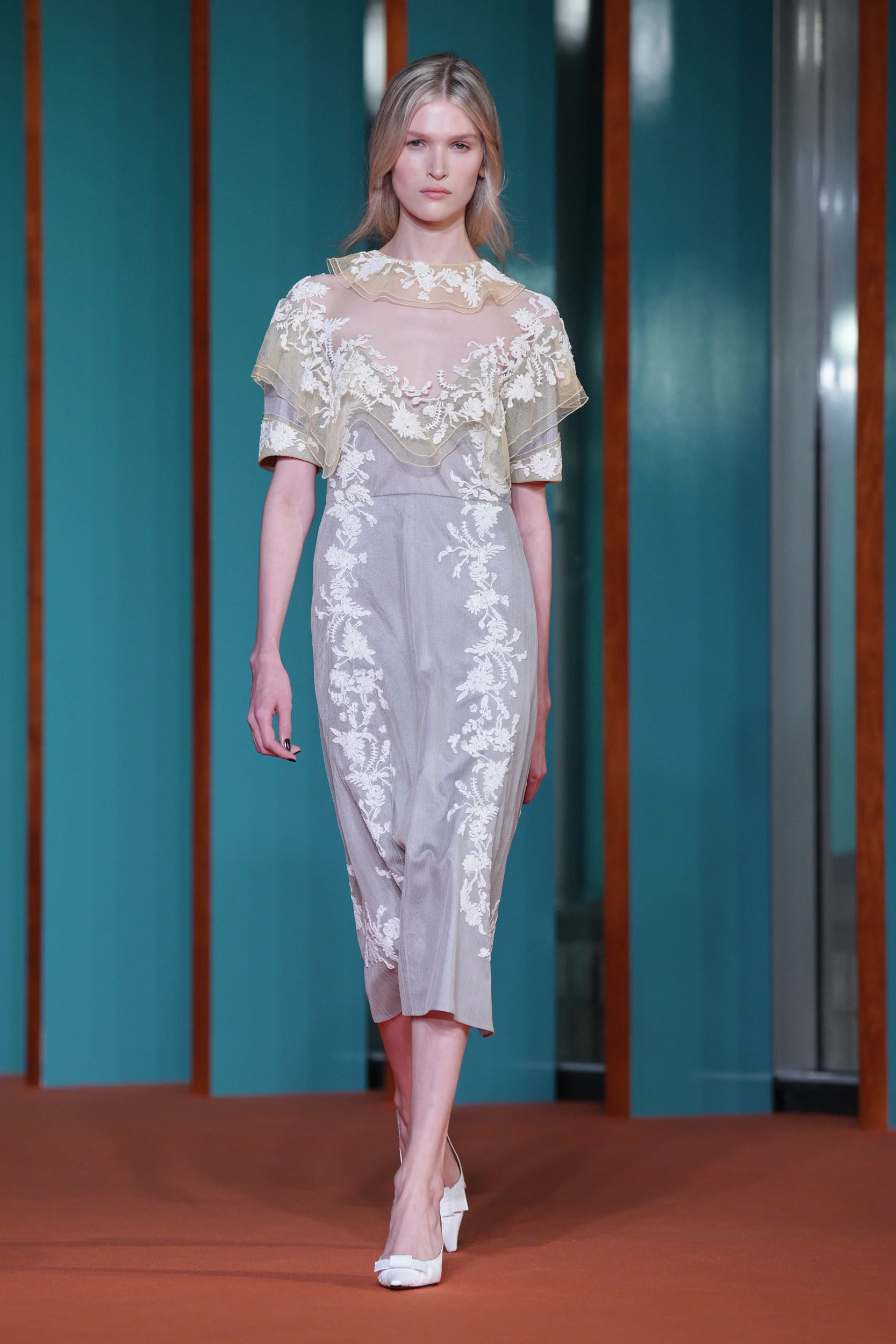 2027年春夏コレクション_TORY BURCH(トリー バーチ)_モデル_26