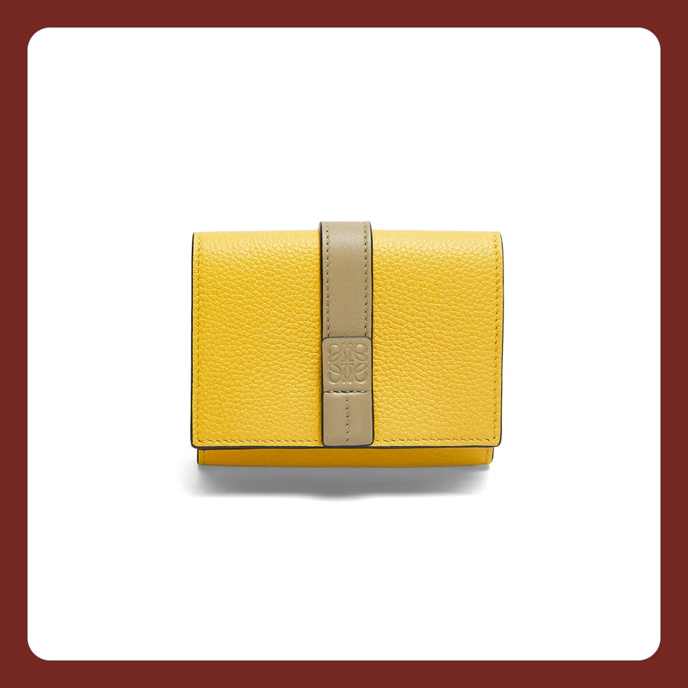Add a little color to your winter outfit.  Image of[Loewe]_2