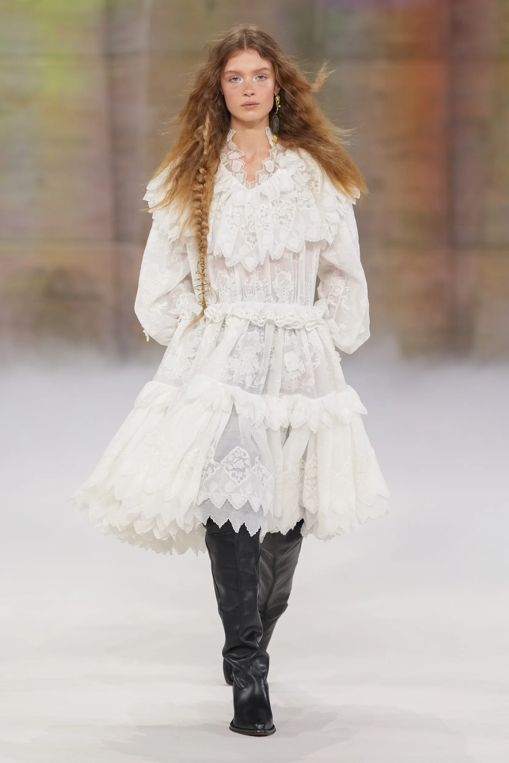 2026-27年秋冬コレクション_CHLOÉ(クロエ)_モデル_47