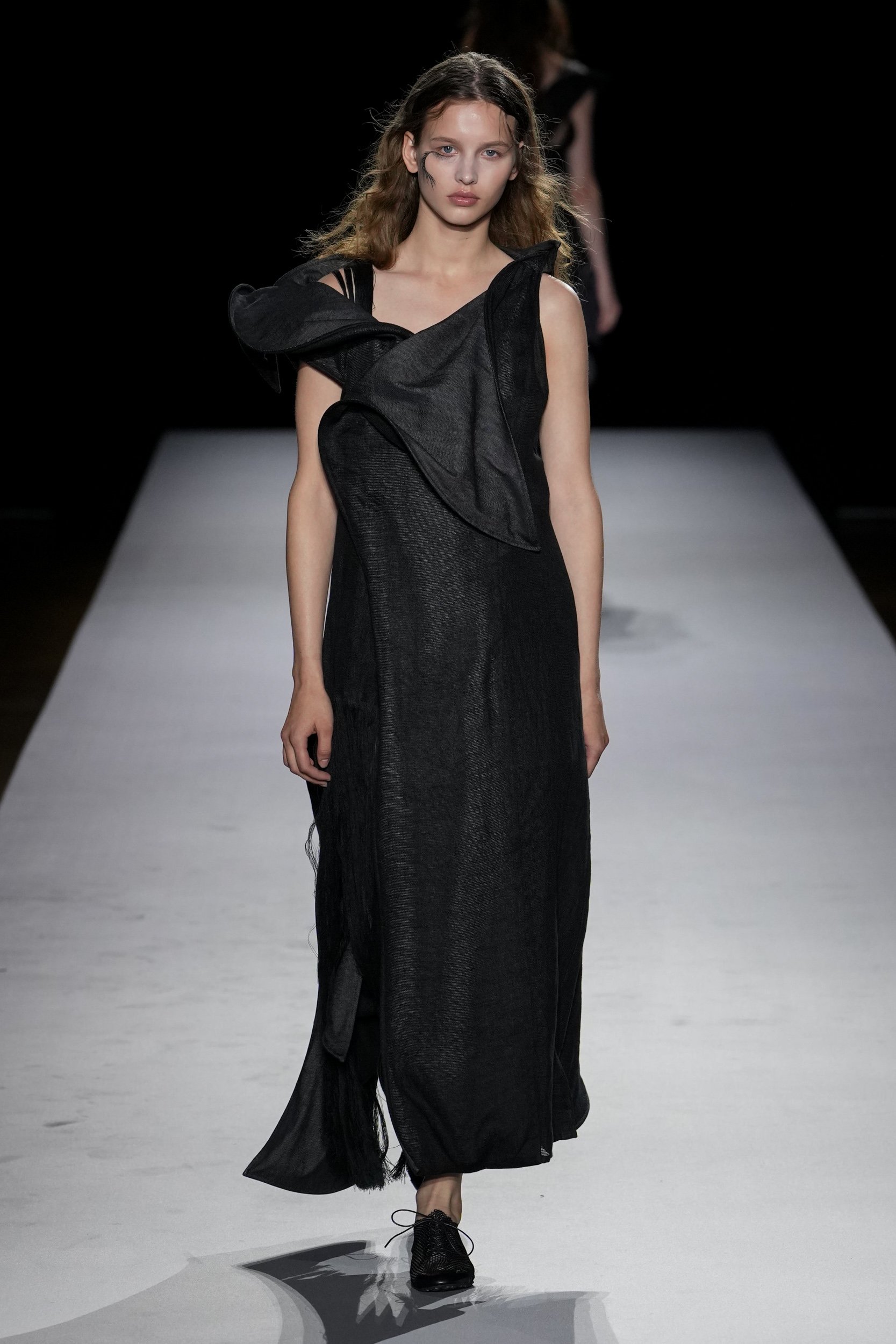 2027年春夏コレクション_YOHJI YAMAMOTO(ヨウジヤマモト)_モデル_4