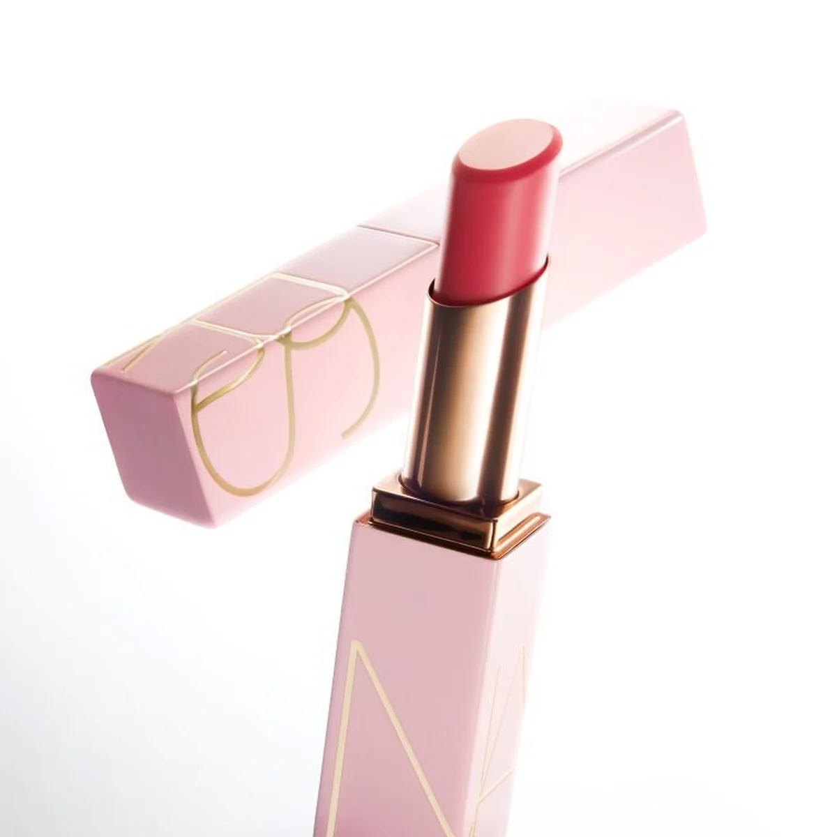 キャンディみたいな透明感！ 【NARS】進化したリップバームで、媚びない色気を唇に