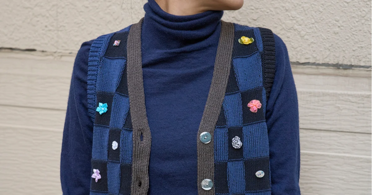 大人の着こなしに遊び心を。【ヤンヤン】のニットベスト&ニット