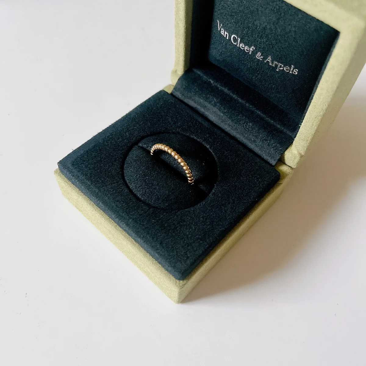 【ヴァン クリーフ＆アーペル】のペルレは365日リング