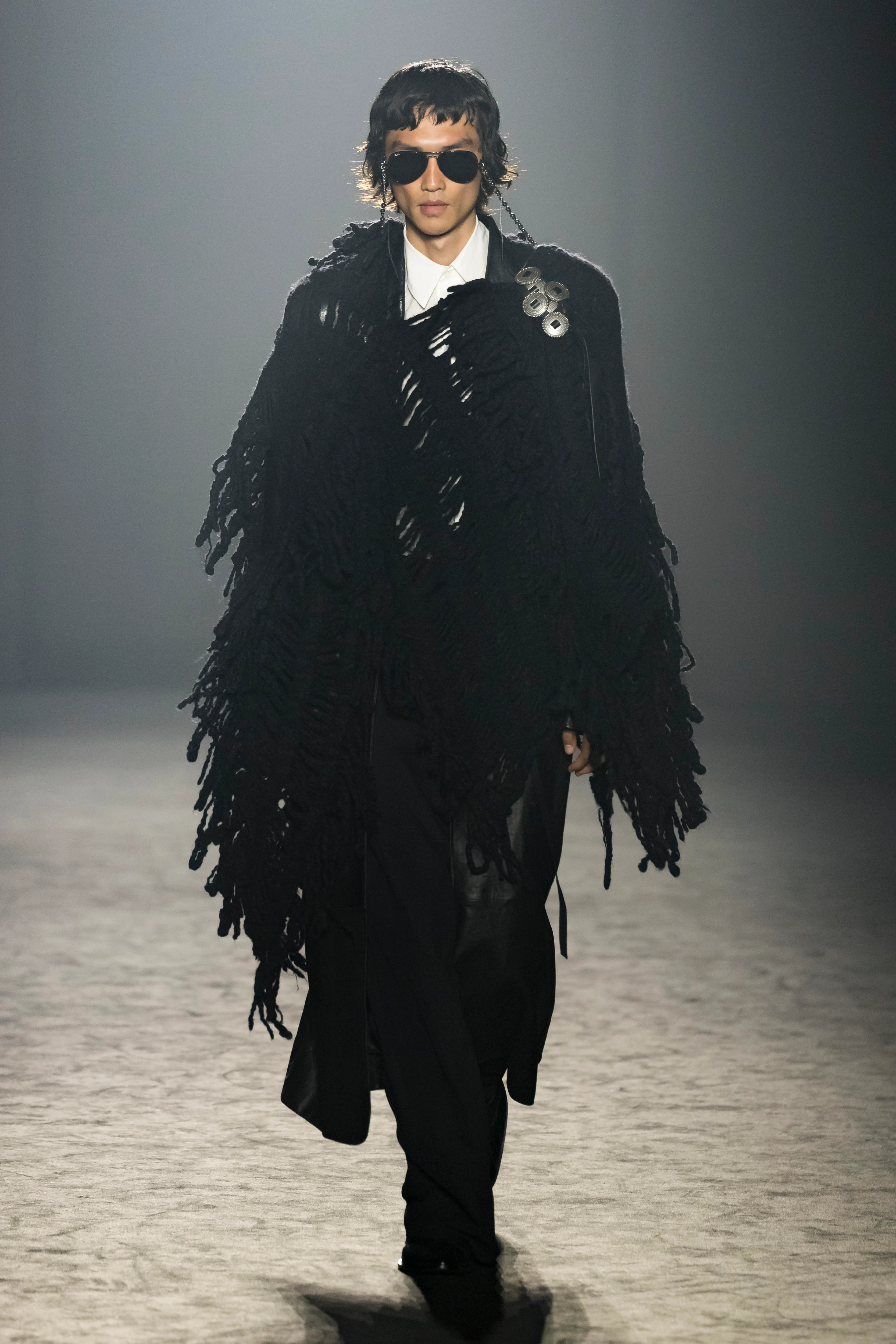 2025年秋冬コレクション_ANN DEMEULEMEESTER(アン ドゥムルメステール)_モデル_3
