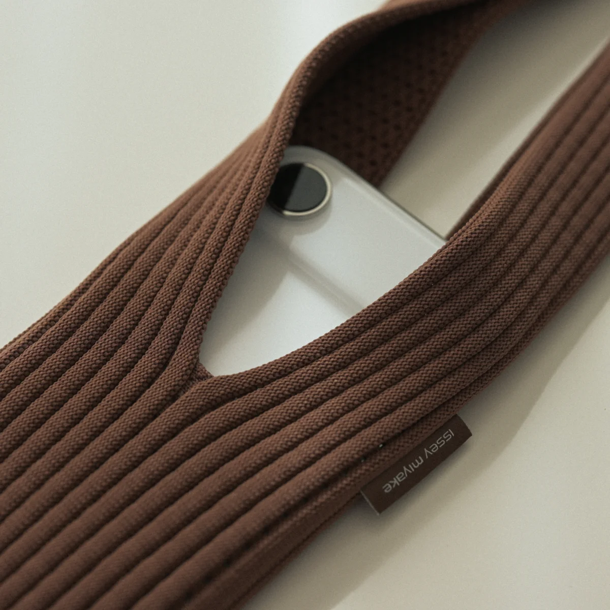 【iPhone Pocket】iPhoneを“まとう”という新体験 vol.215