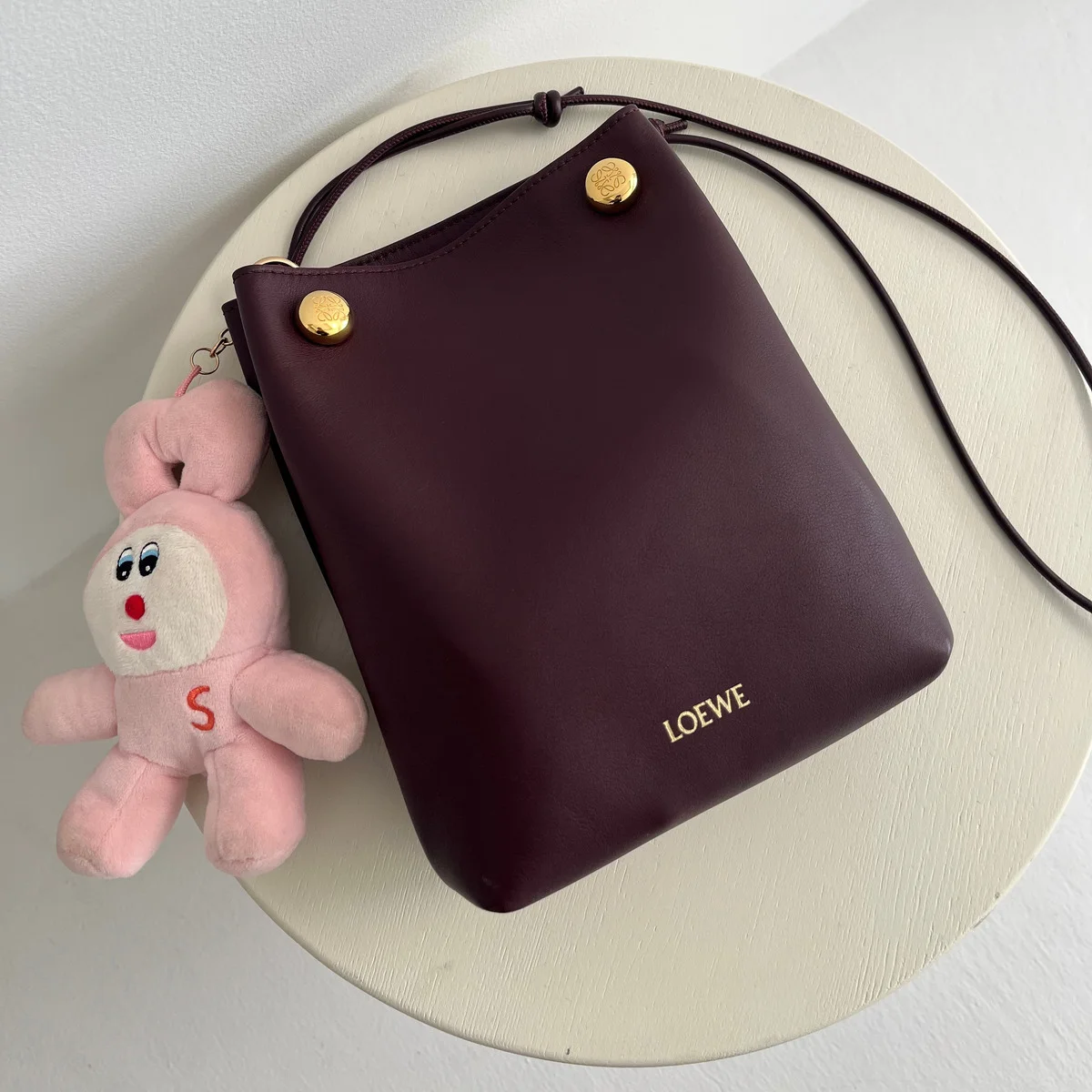 2025年のマイベストバイ！ 【ロエベ】の進化した“ペブル ポーチ”がミニバッグとして大活躍