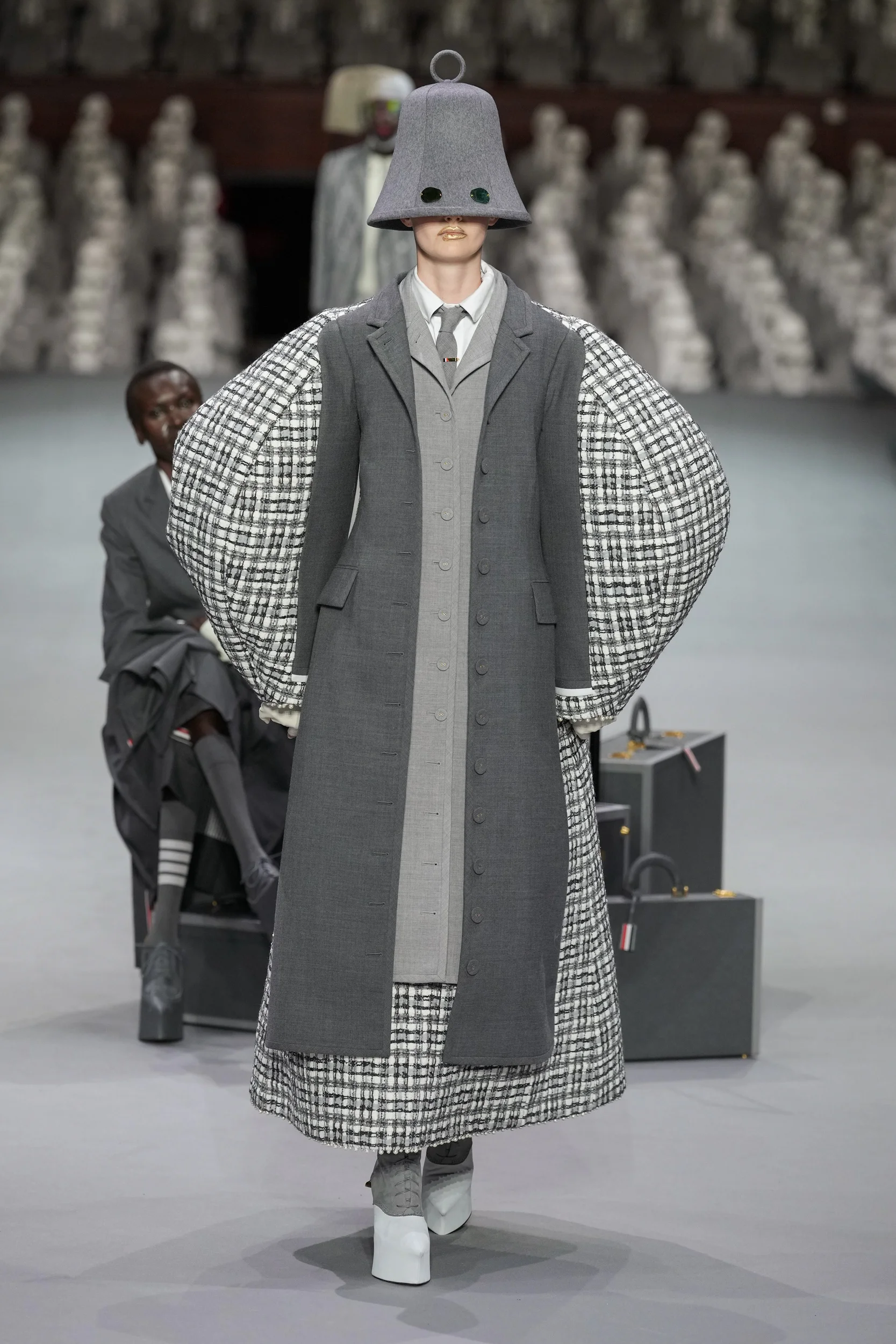 2023-24年秋冬オートクチュールコレクション_THOM BROWNE(トム ブラウン ニューヨーク)_モデル_38