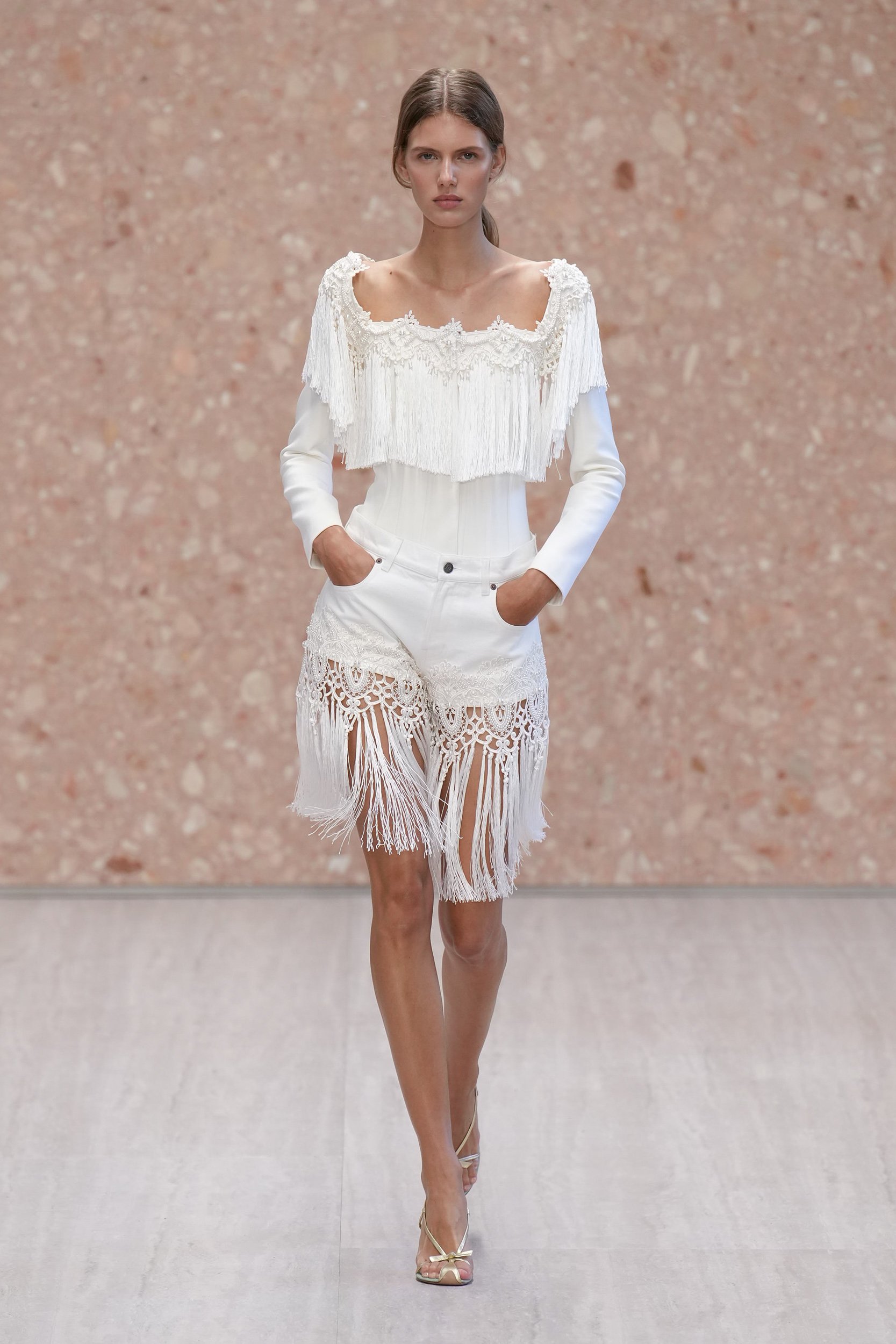 2027年春夏コレクション_CHLOÉ(クロエ)_モデル_5