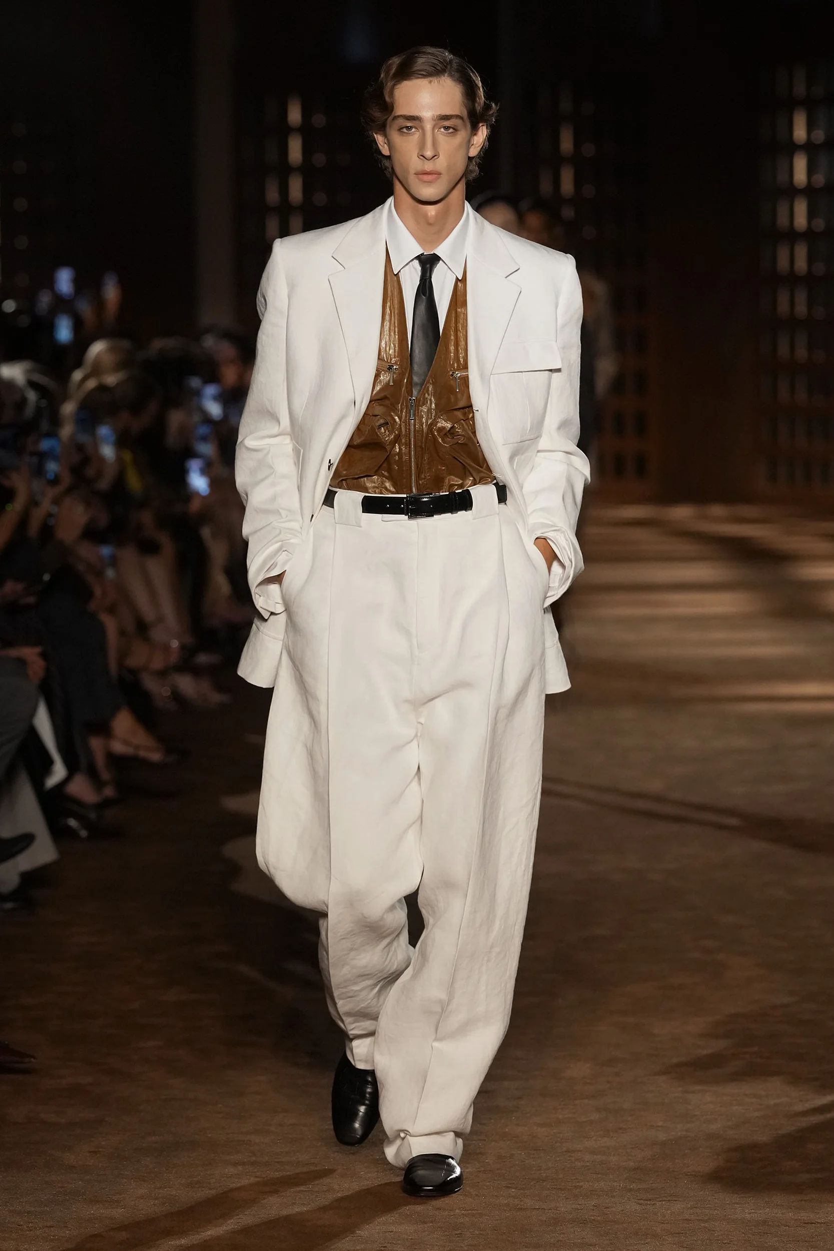 2027年春夏コレクション_FERRAGAMO(フェラガモ)_モデル_9