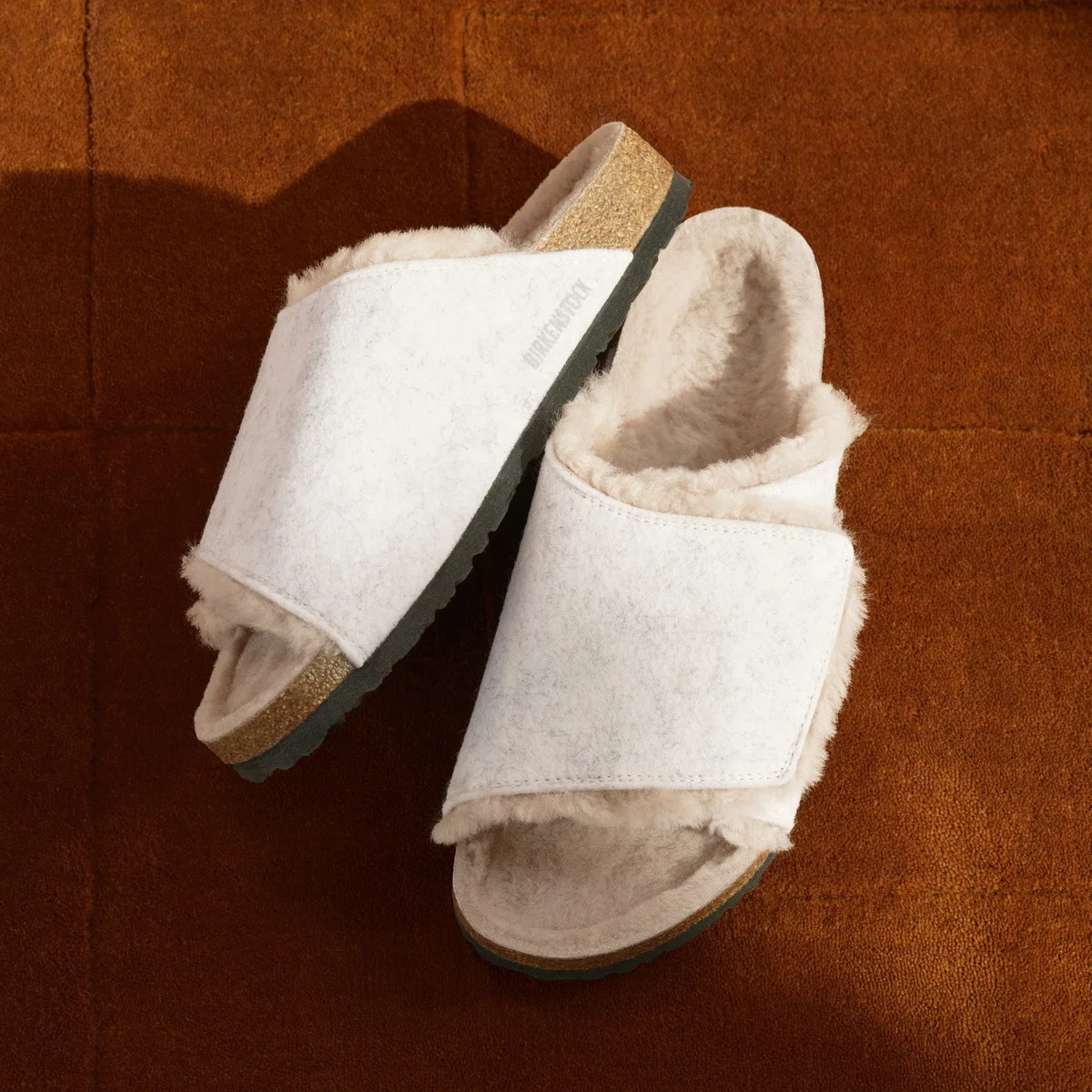 【ビルケンシュトック】から新作シューズ「ソラナ」が登場。ふわふわな素材が足を包み込む、機能面も抜群なサンダル