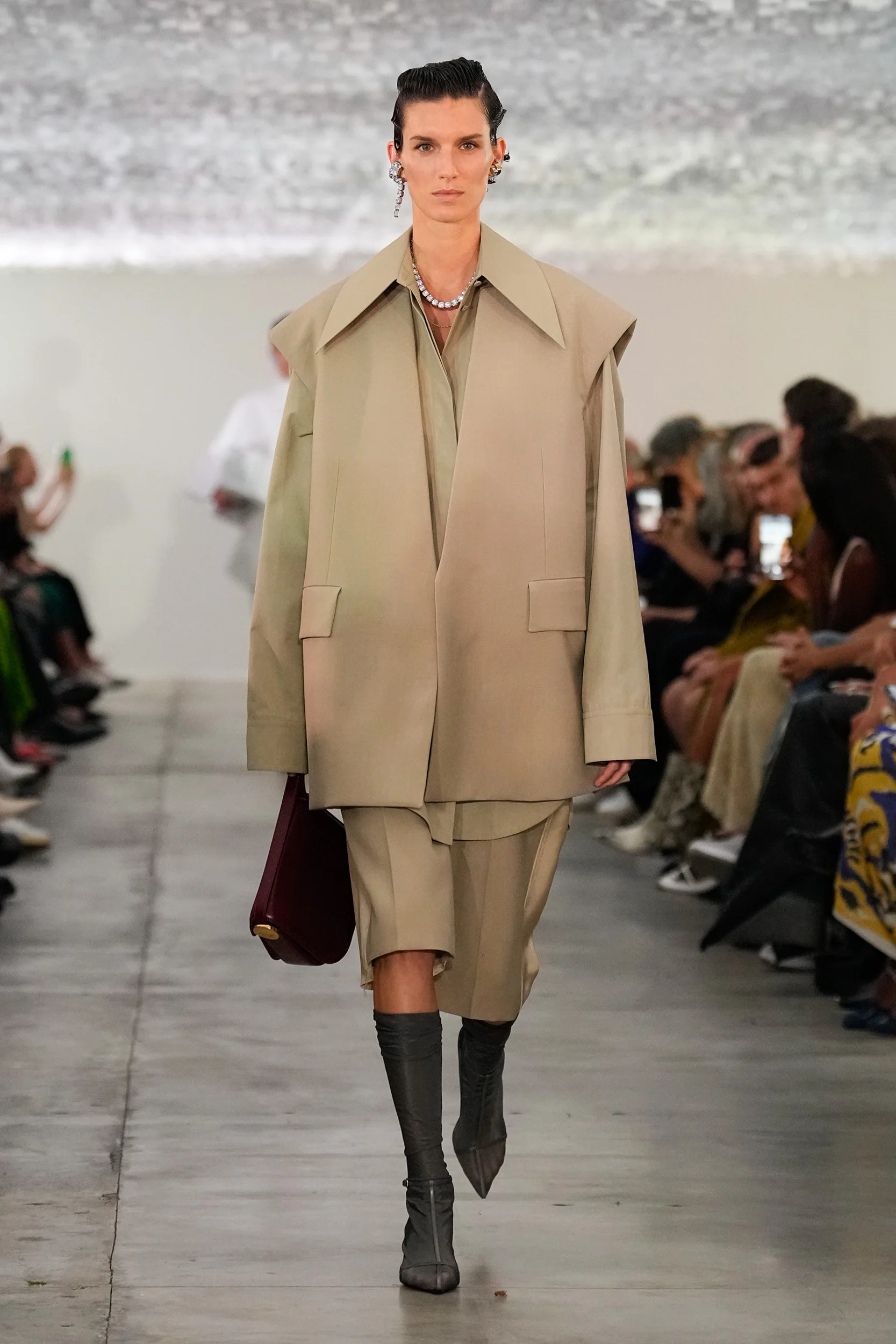 2024年春夏コレクション_JIL SANDER(ジル サンダー)_モデル_15