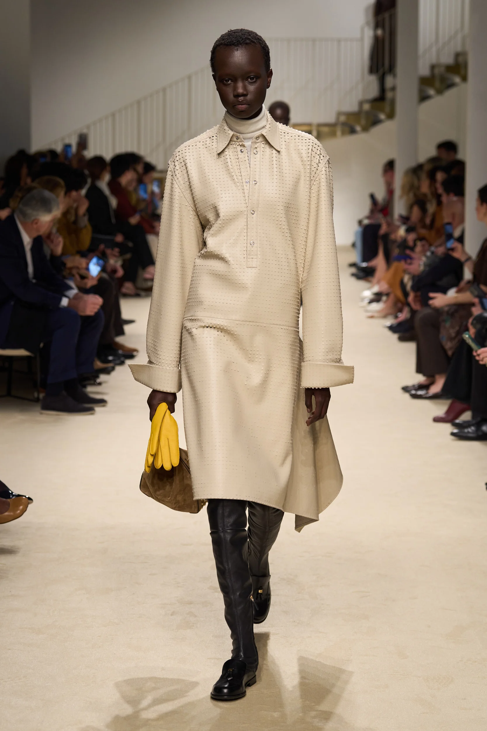 2026-27年秋冬コレクション_TOD'S(トッズ)_モデル_11