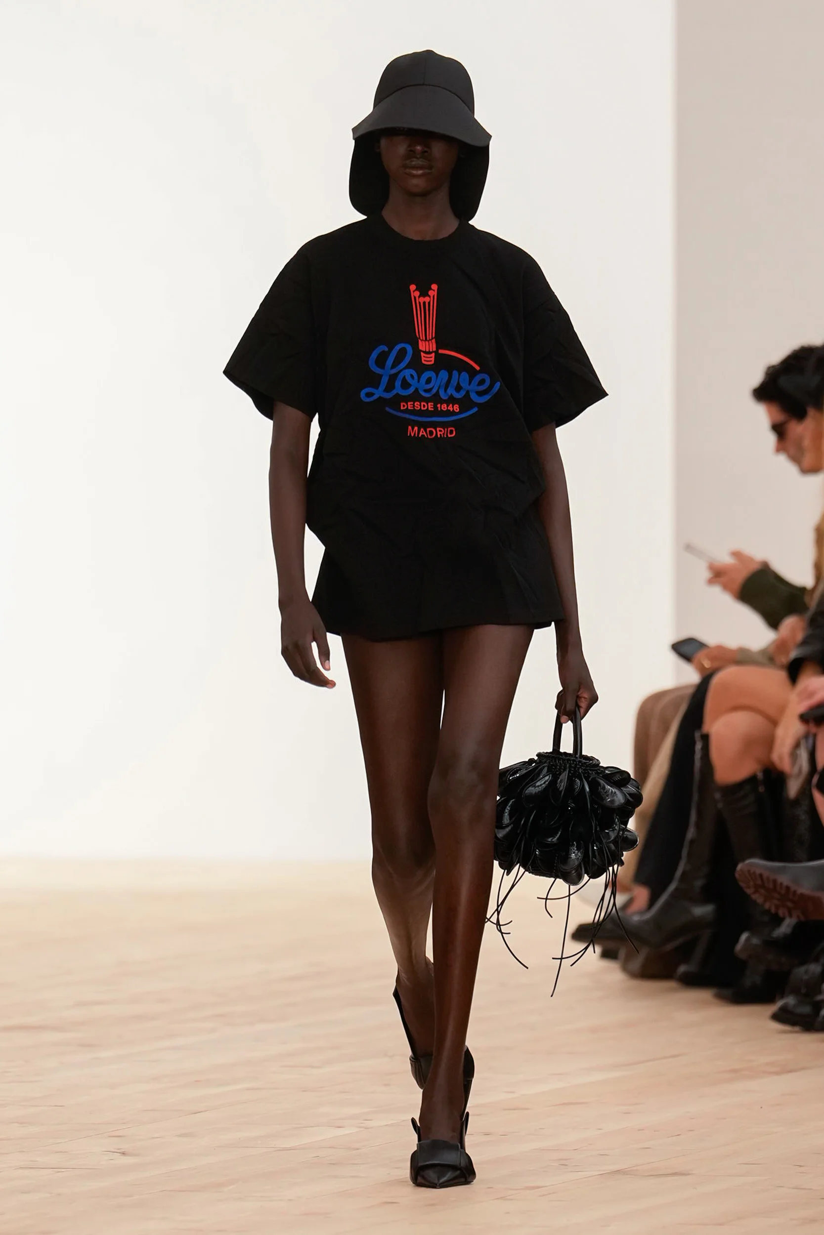 2026年春夏コレクション_LOEWE(ロエベ)_モデル_53