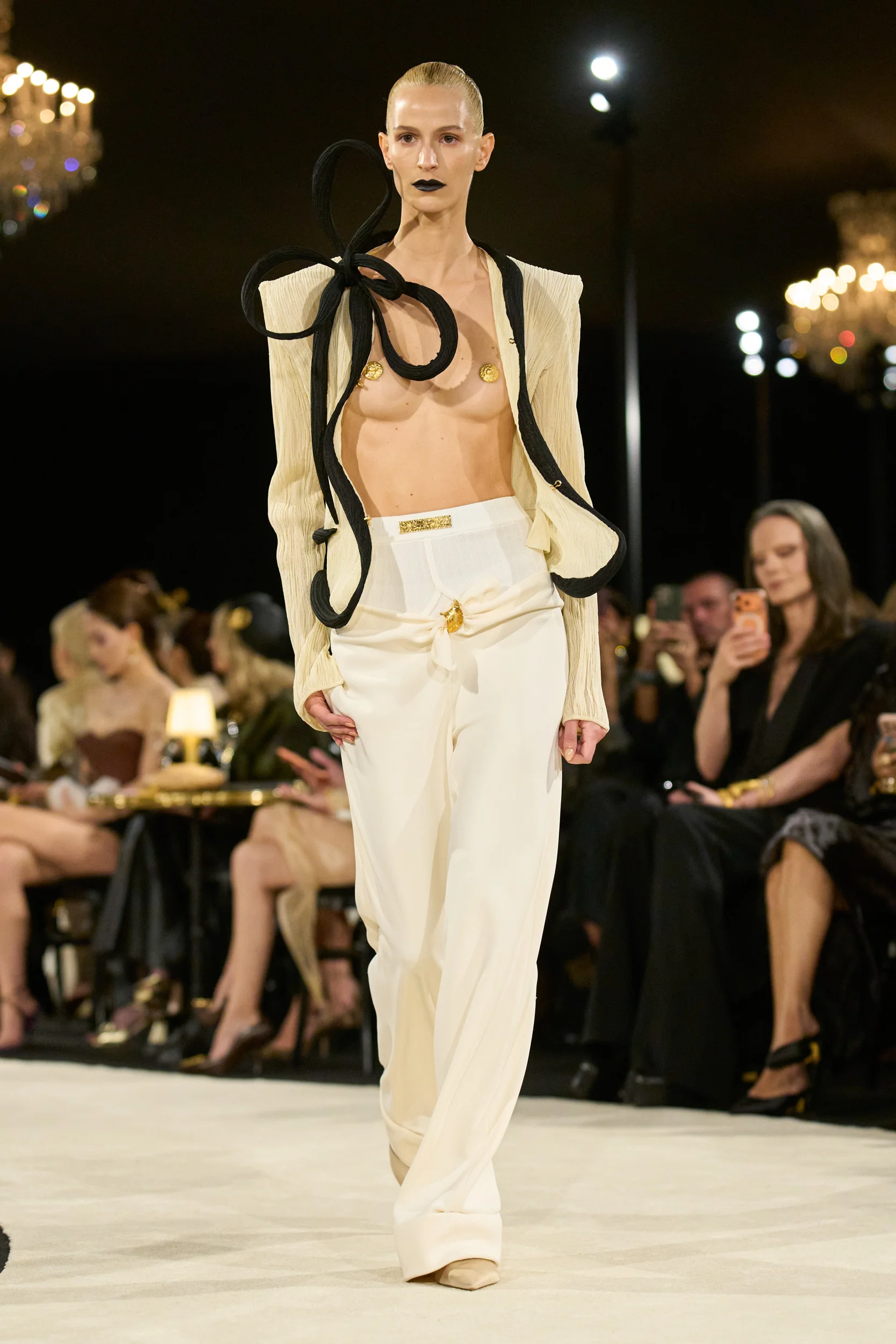 2027年春夏コレクション_SCHIAPARELLI(スキャパレリ)_モデル_34