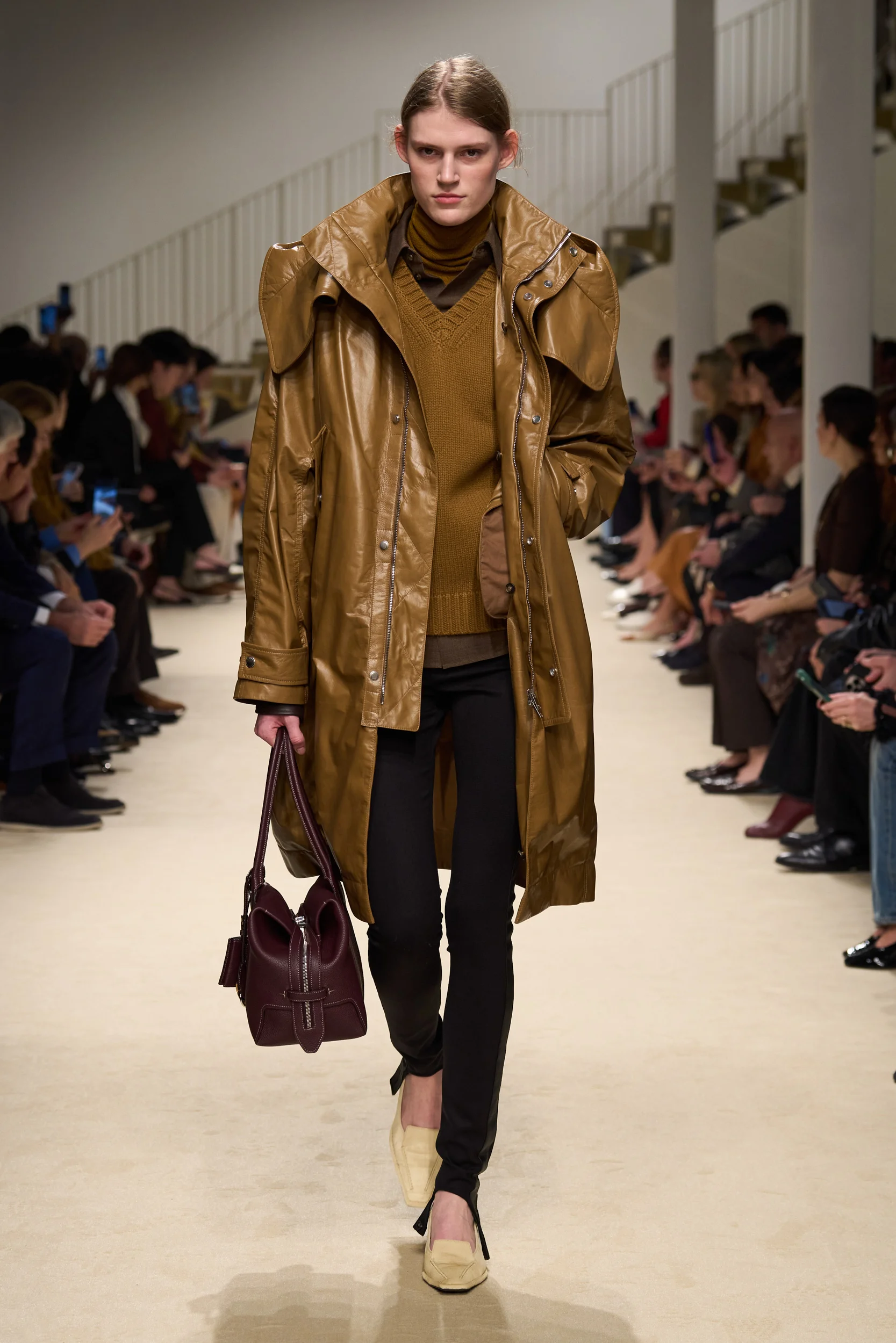 2026-27年秋冬コレクション_TOD'S(トッズ)_モデル_10