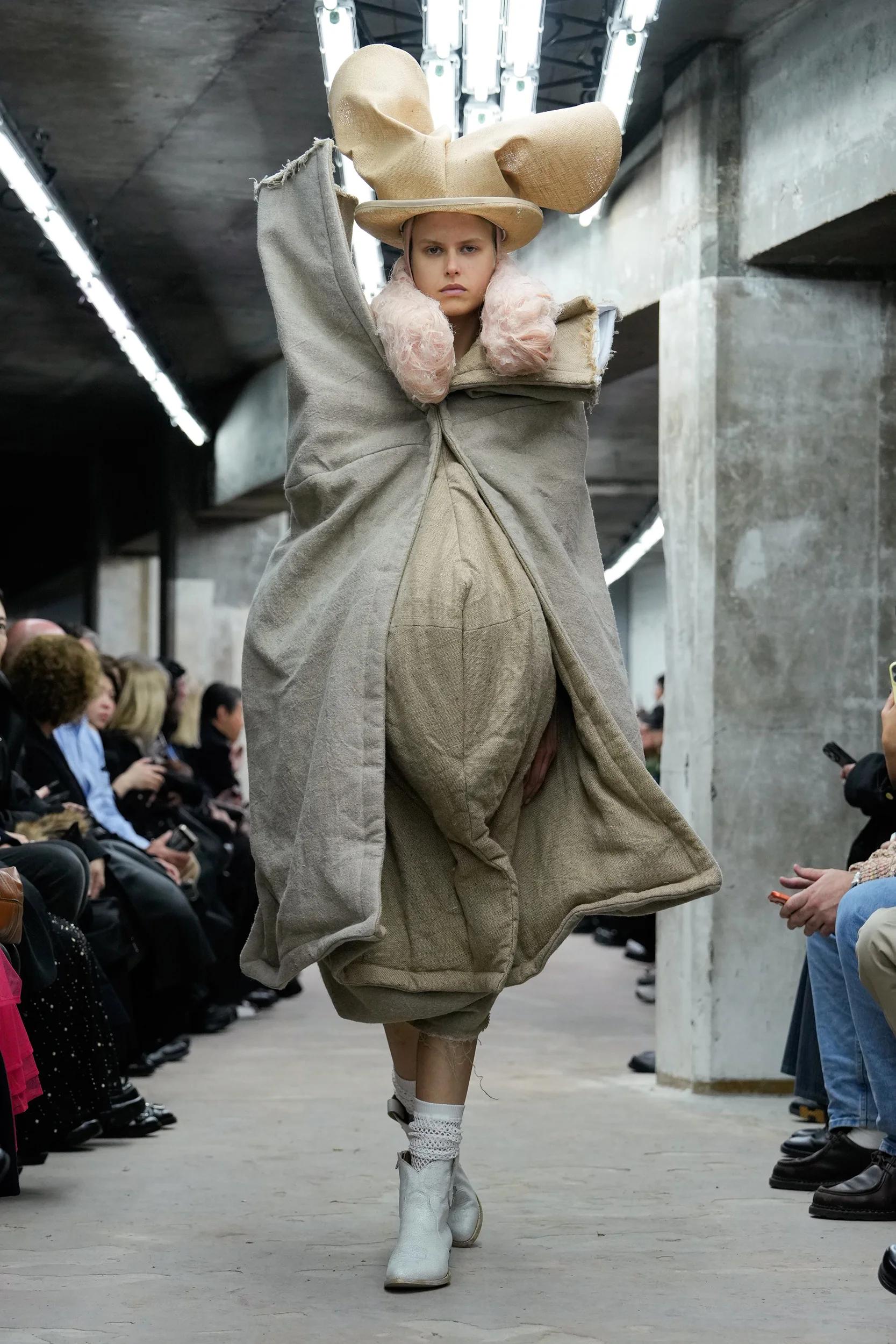 2026年春夏コレクション_COMME DES GARÇONS(コム デ ギャルソン)_モデル_15