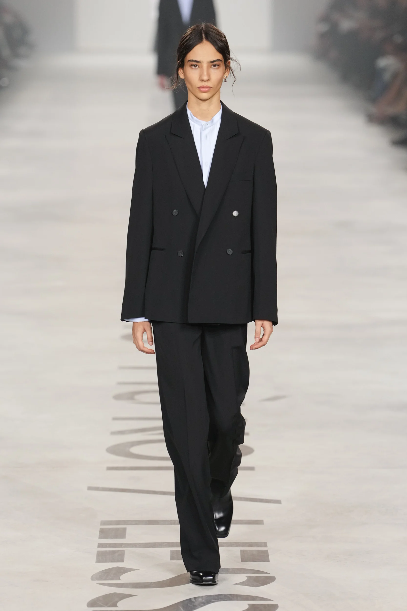 2026-27年秋冬コレクション_FENDI(フェンディ)_モデル_2