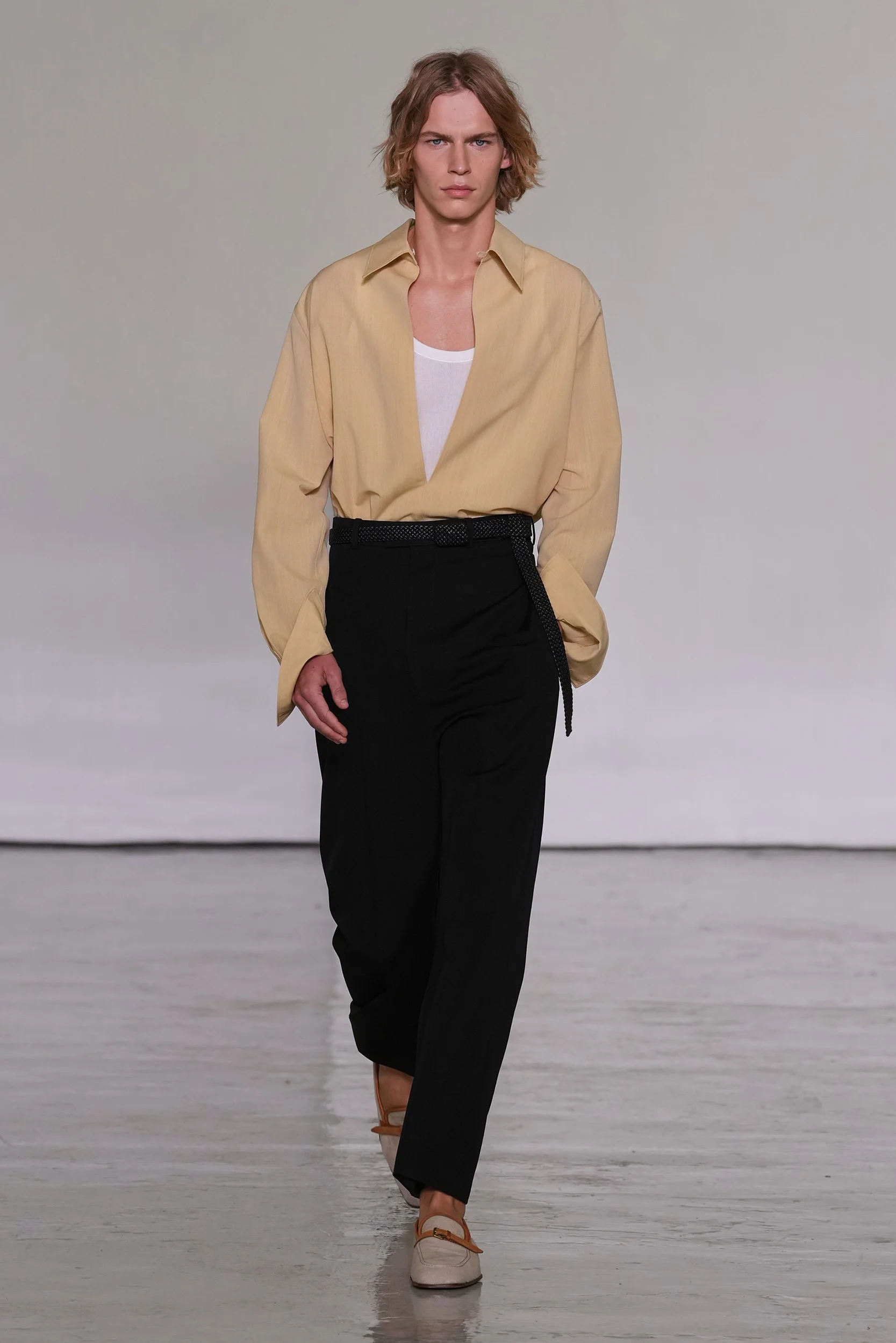 2027年春夏コレクション_BOTTEGA VENETA(ボッテガ ヴェネタ)_モデル_14
