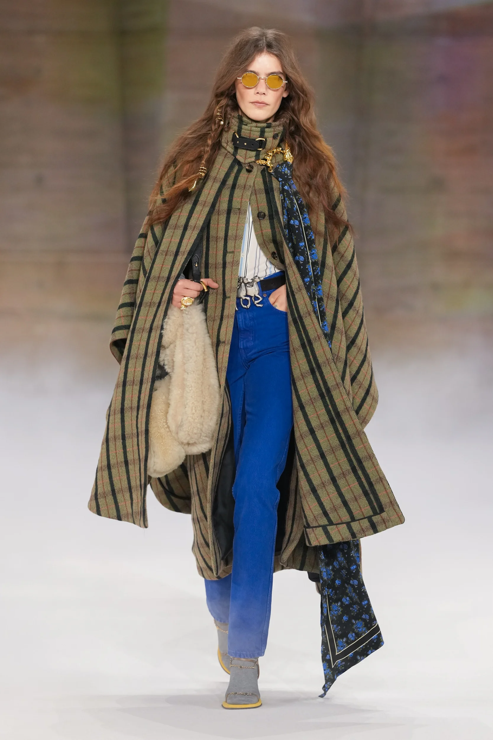 2026-27年秋冬コレクション_CHLOÉ(クロエ)_モデル_25