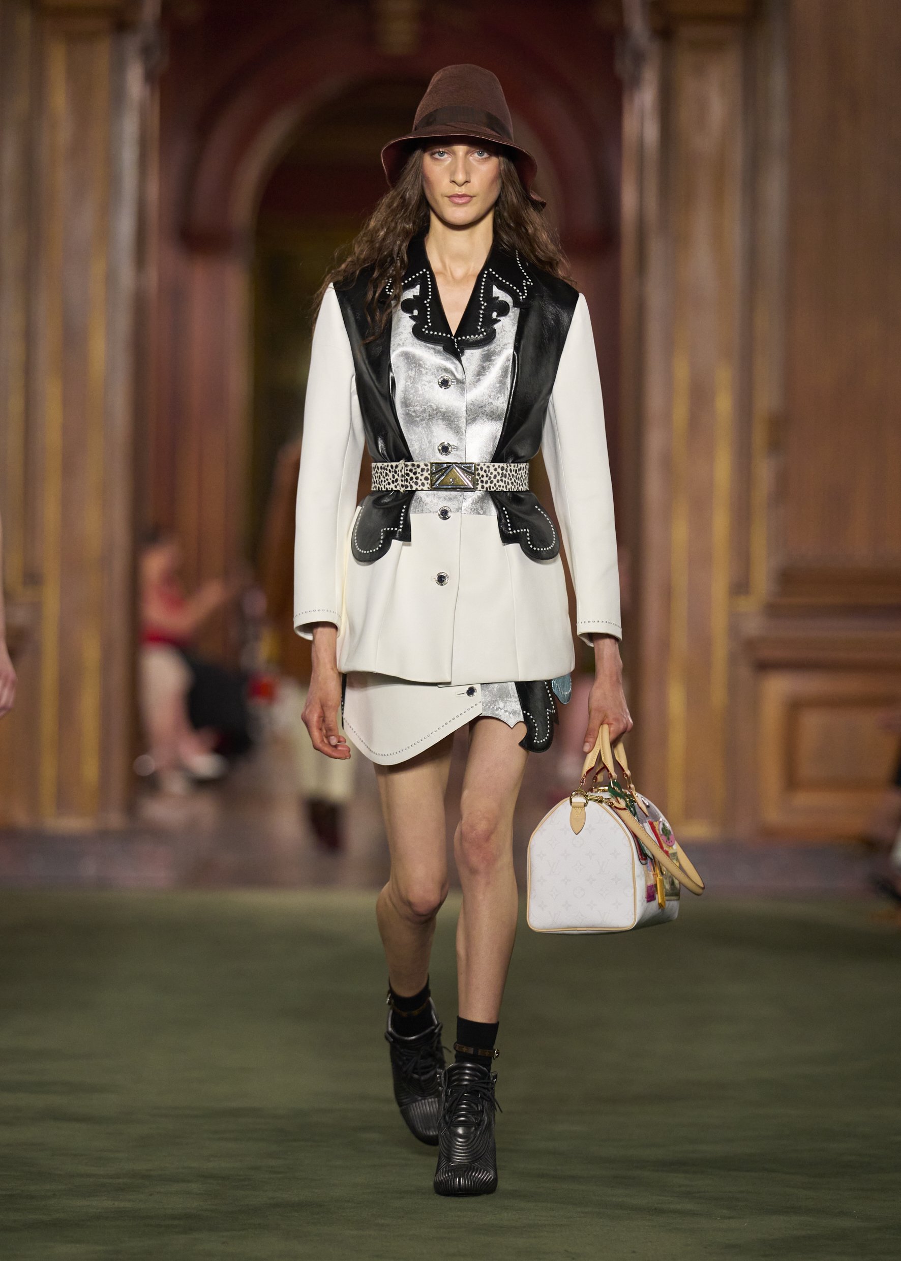 2027年クルーズコレクション_LOUIS VUITTON(ルイ・ヴィトン)_モデル_13