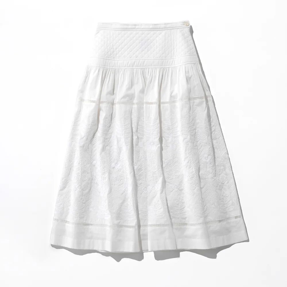 スカート¥88,000／ミナ ペルホネン