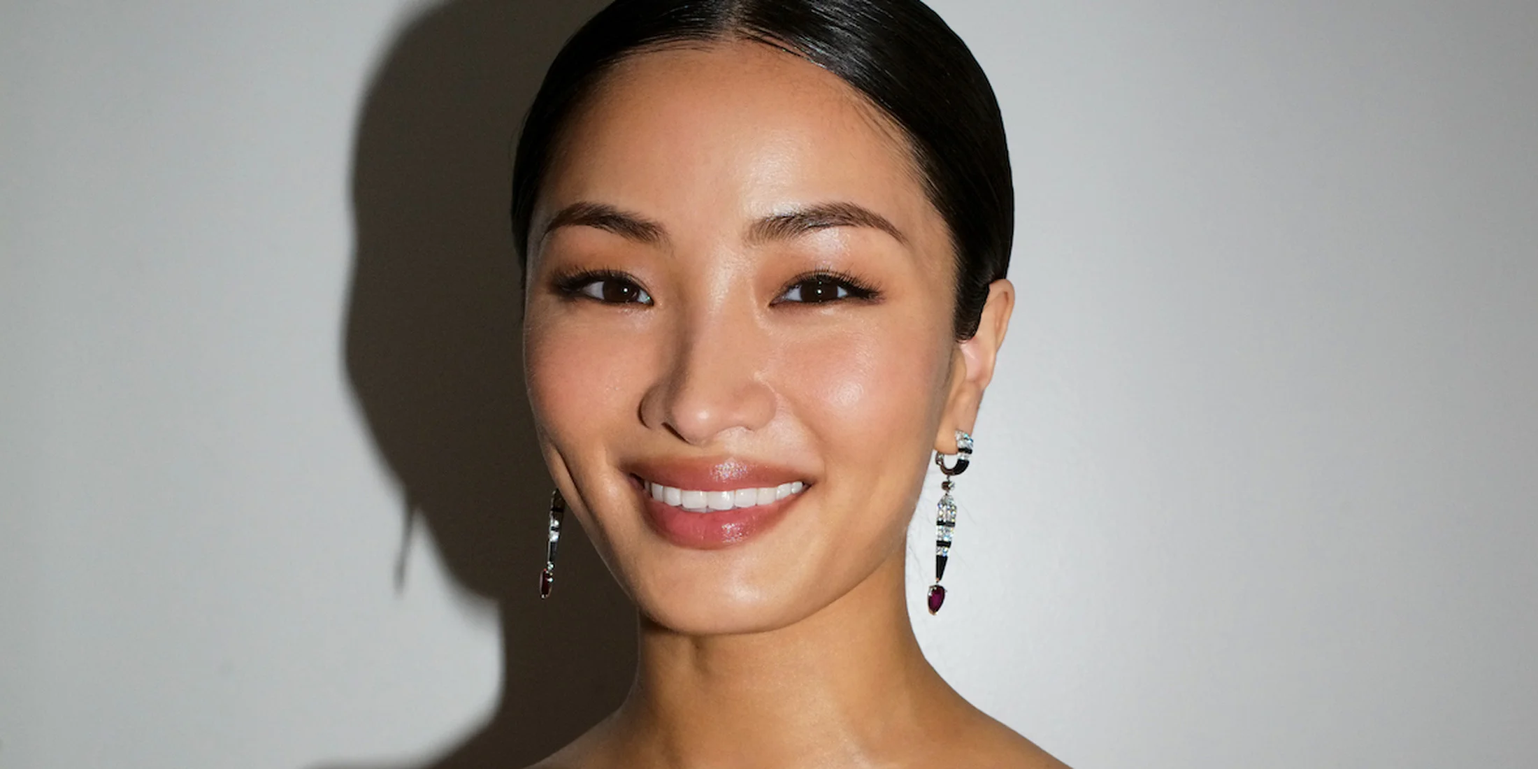 アンナ・サワイが【カルティエ】のアンバサダーに就任！ハイジュエリーを着用してエミー賞授賞式へ出席 