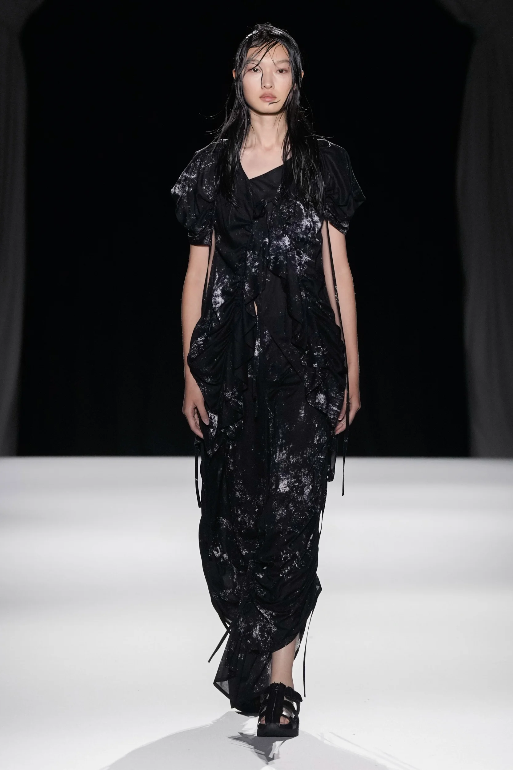 2026年春夏コレクション_YOHJI YAMAMOTO(ヨウジヤマモト)_モデル_34