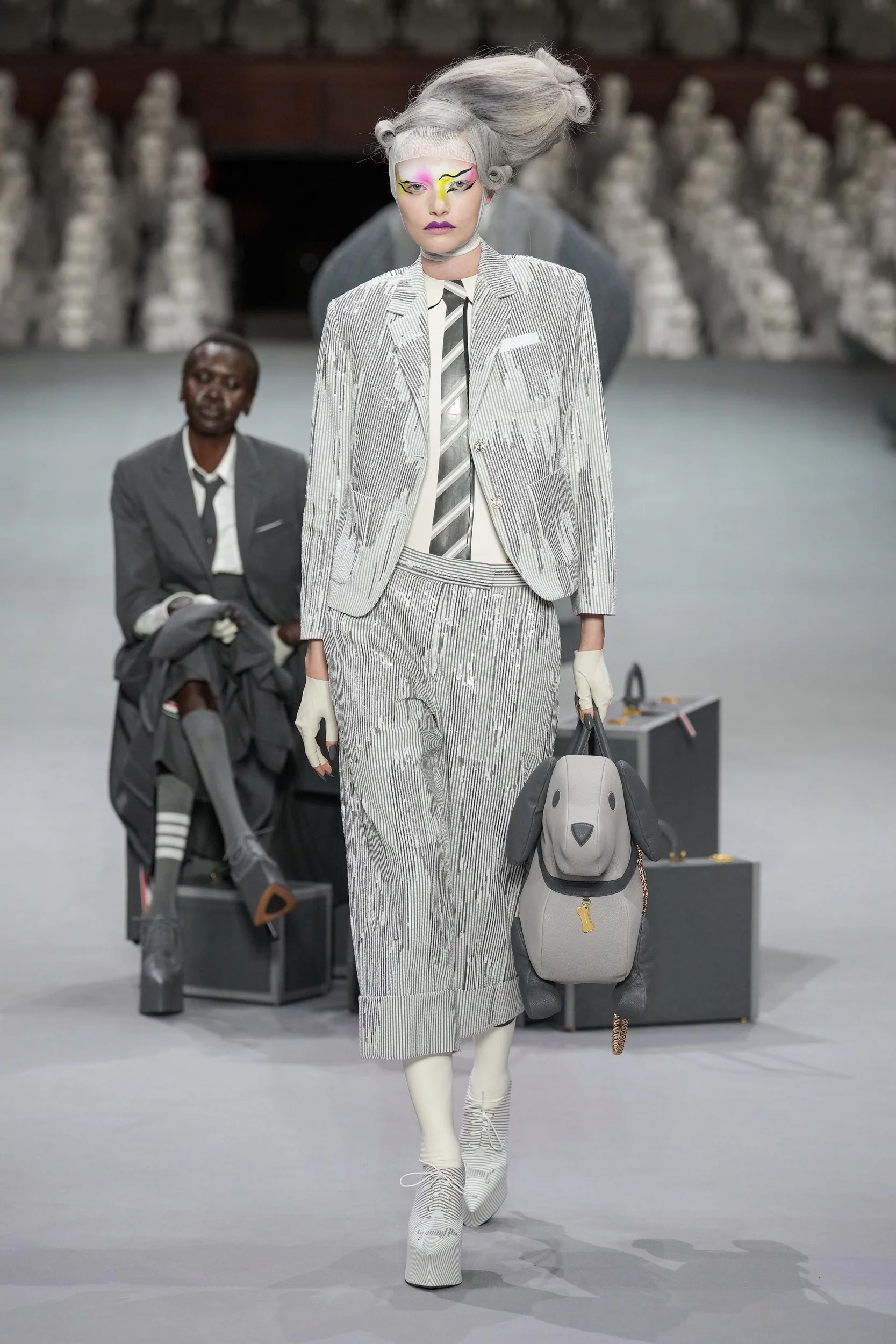 2023-24年秋冬オートクチュールコレクション_THOM BROWNE(トム ブラウン ニューヨーク)_モデル_47