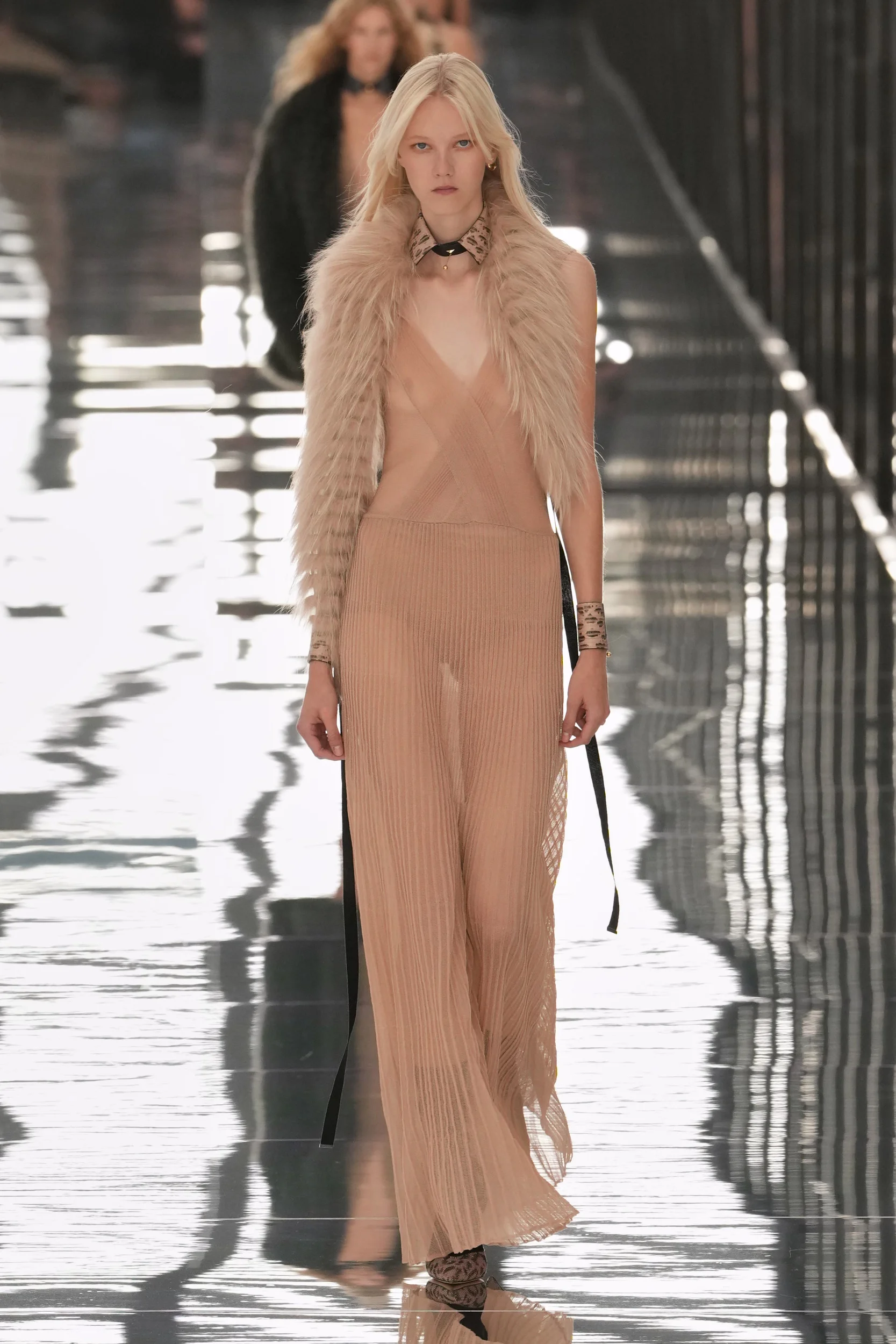 2027年春夏コレクション_FENDI(フェンディ)_モデル_52