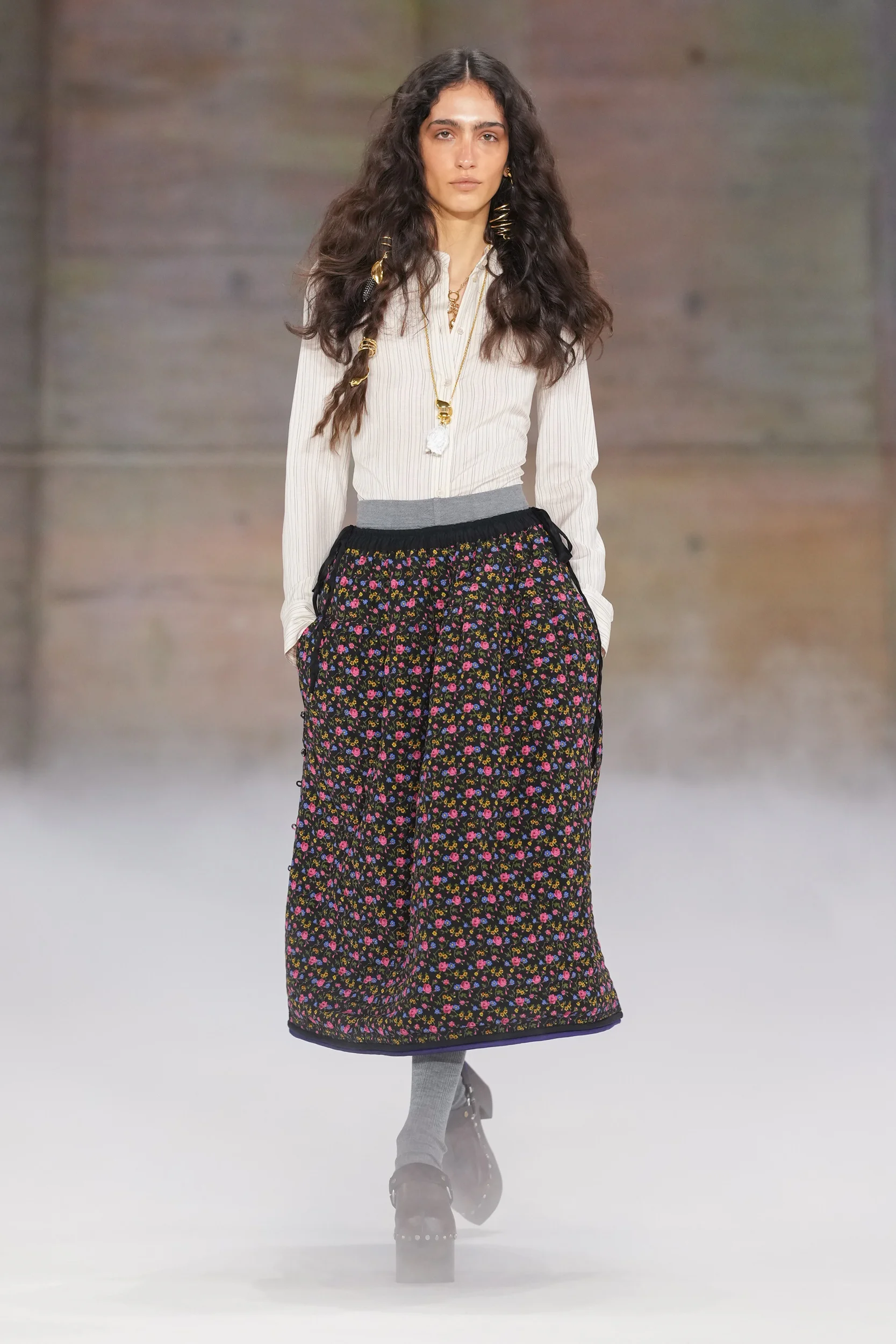 2026-27年秋冬コレクション_CHLOÉ(クロエ)_モデル_20