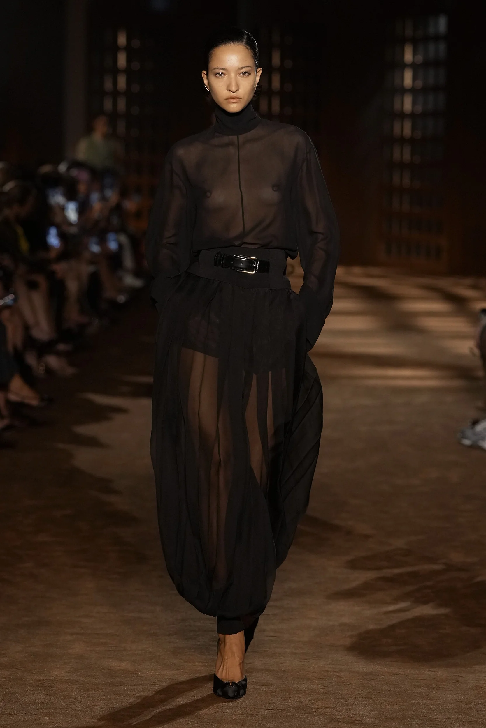 2027年春夏コレクション_FERRAGAMO(フェラガモ)_モデル_16