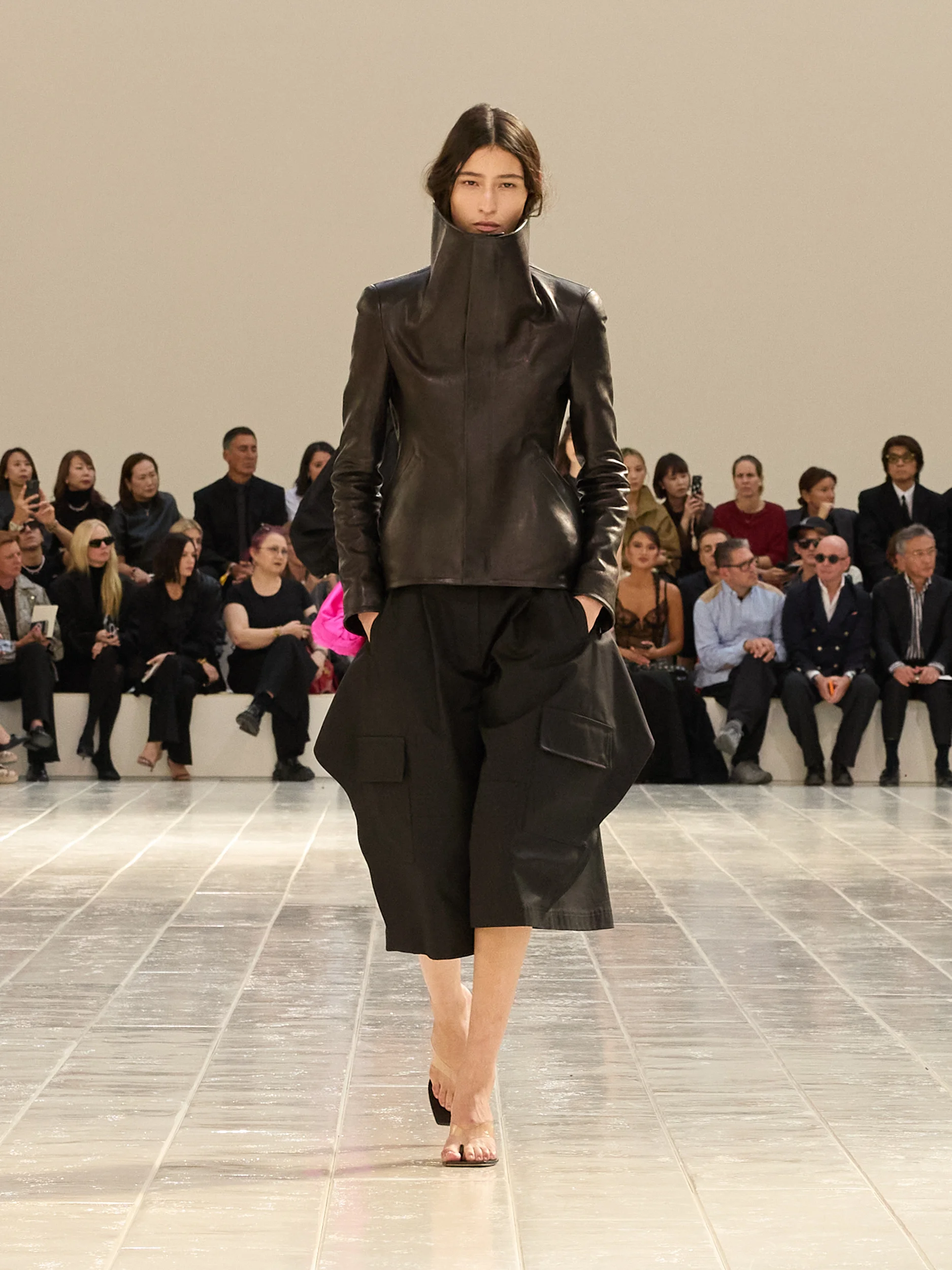 2027年春夏コレクション_BALENCIAGA(バレンシアガ)_モデル_29