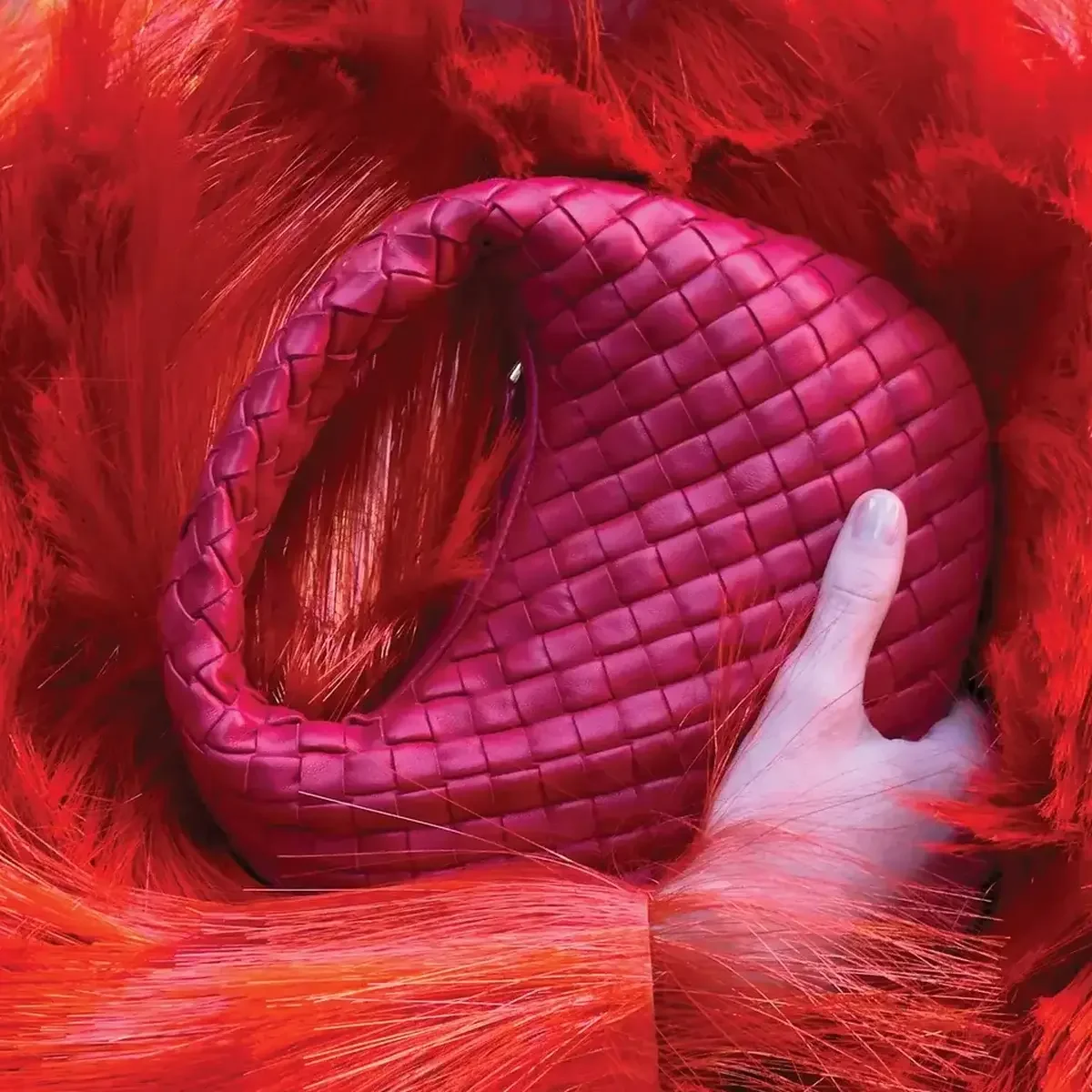 【ボッテガ・ヴェネタ】【グッチ】etc...新作バッグ3選! 春の装いをアップデートするニューアイコンに注目