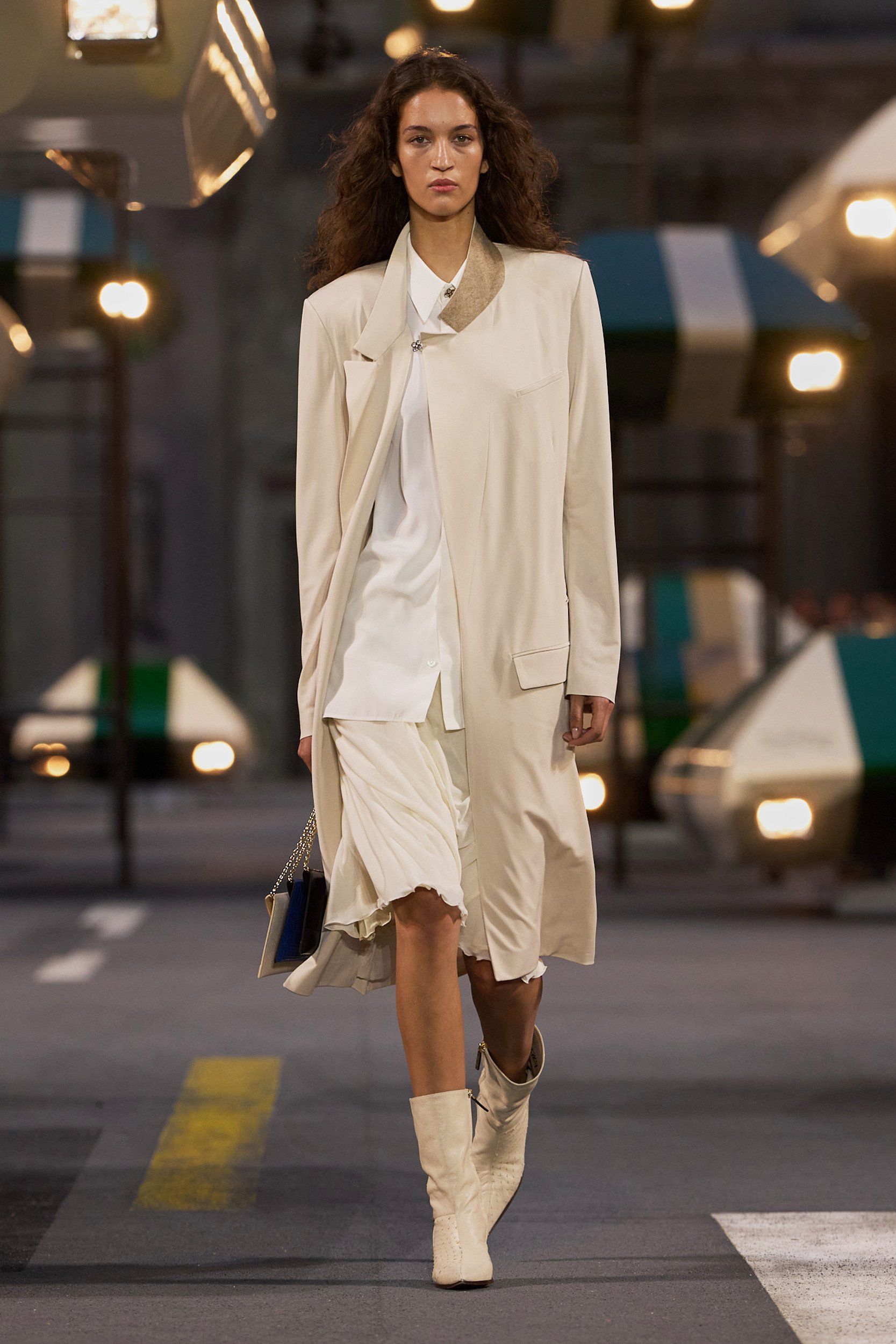 2027年春夏コレクション_LOUIS VUITTON(ルイ・ヴィトン)_モデル_44