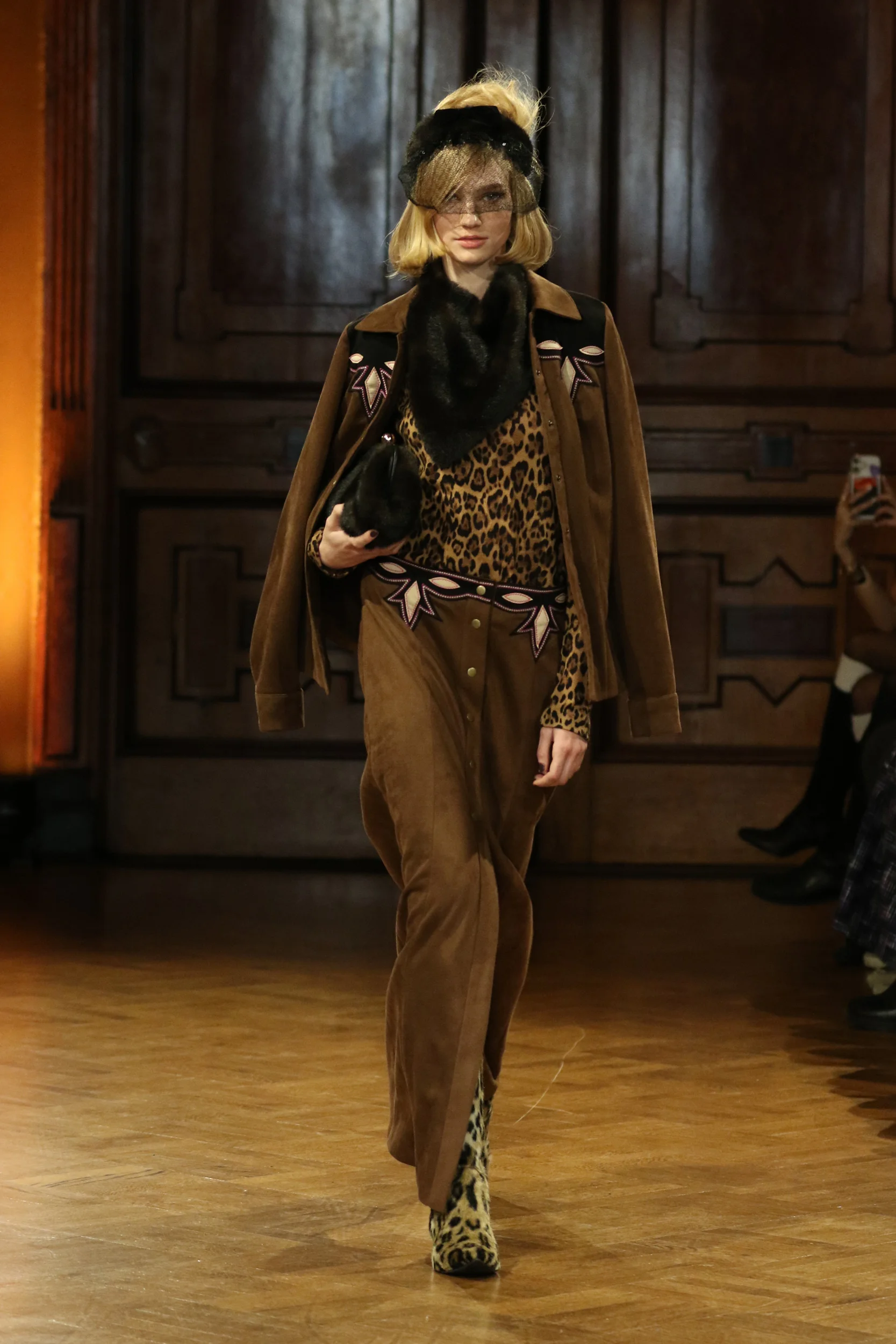 2026-27年秋冬コレクション_ANNA SUI(アナ スイ)_モデル_8