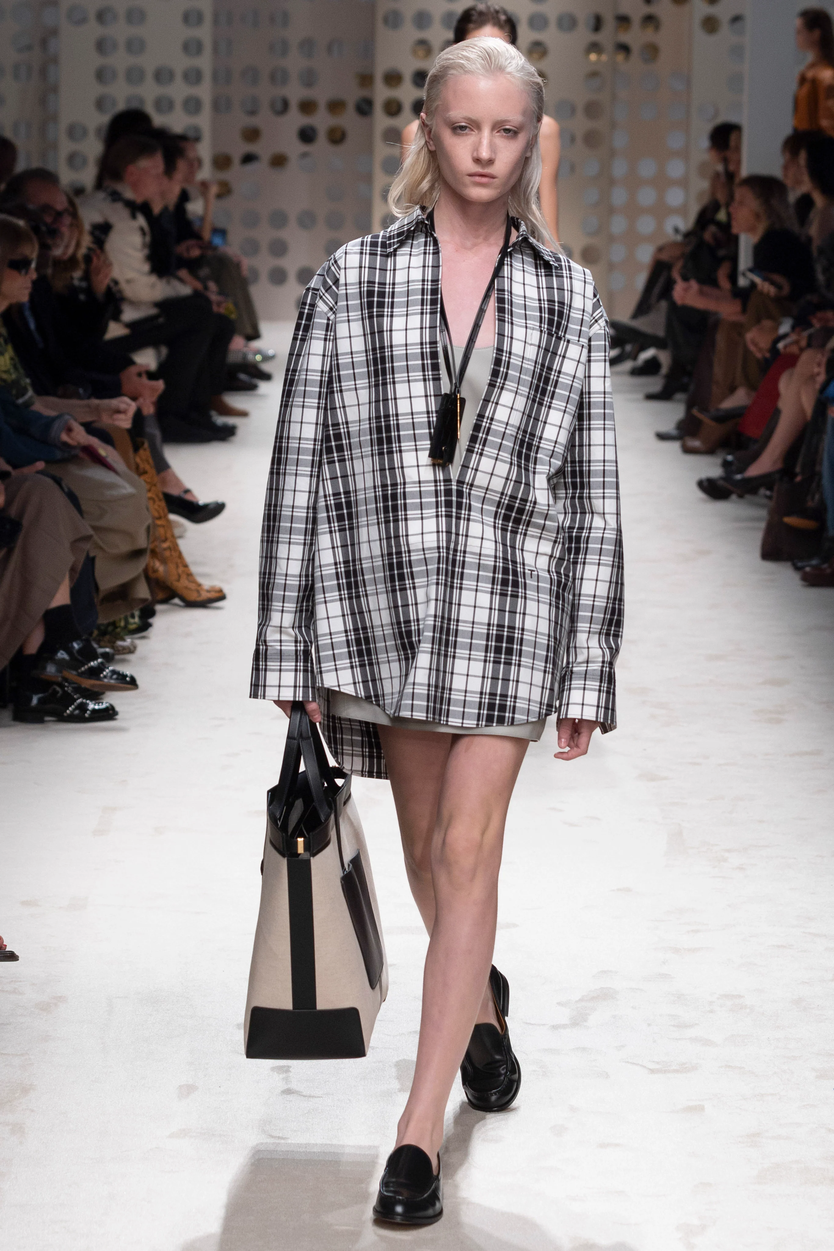2026年春夏コレクション_TOD'S(トッズ)_モデル_9